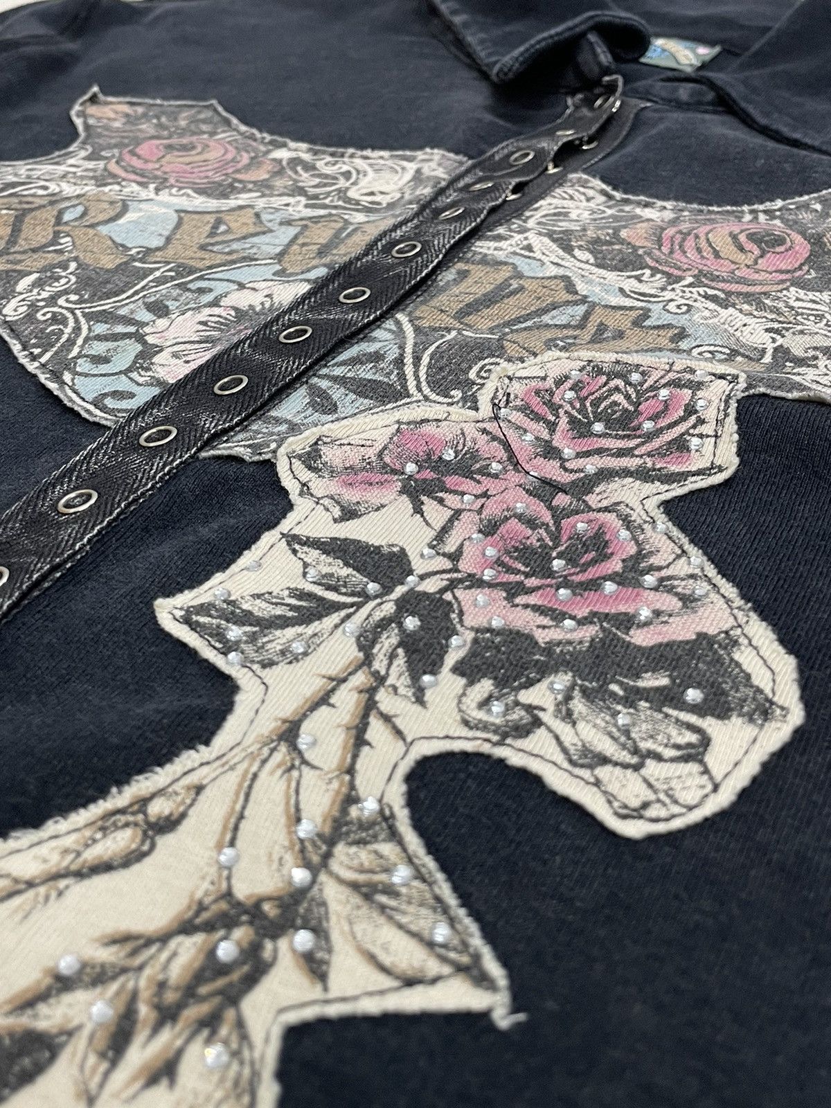 20471120 Faded Vanilla Sugar Patch Affliction Bondage Button Tee Size US M / EU 48-50 / 2 - 6 Thumbnail