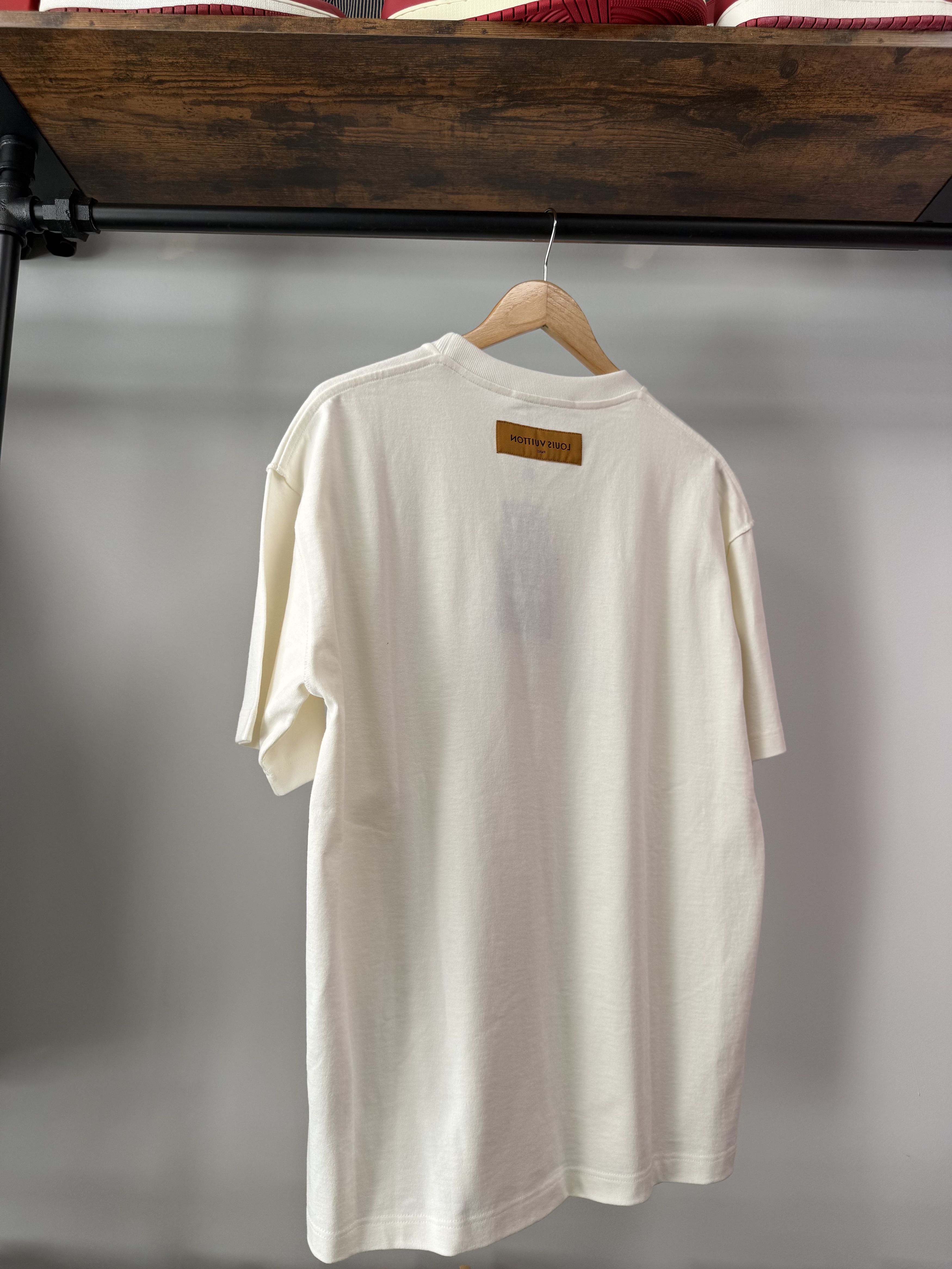 Louis Vuitton Louis Vuitton - White Rainbow Logo T-Shirt Size US L / EU 52-54 / 3 - 4 Thumbnail