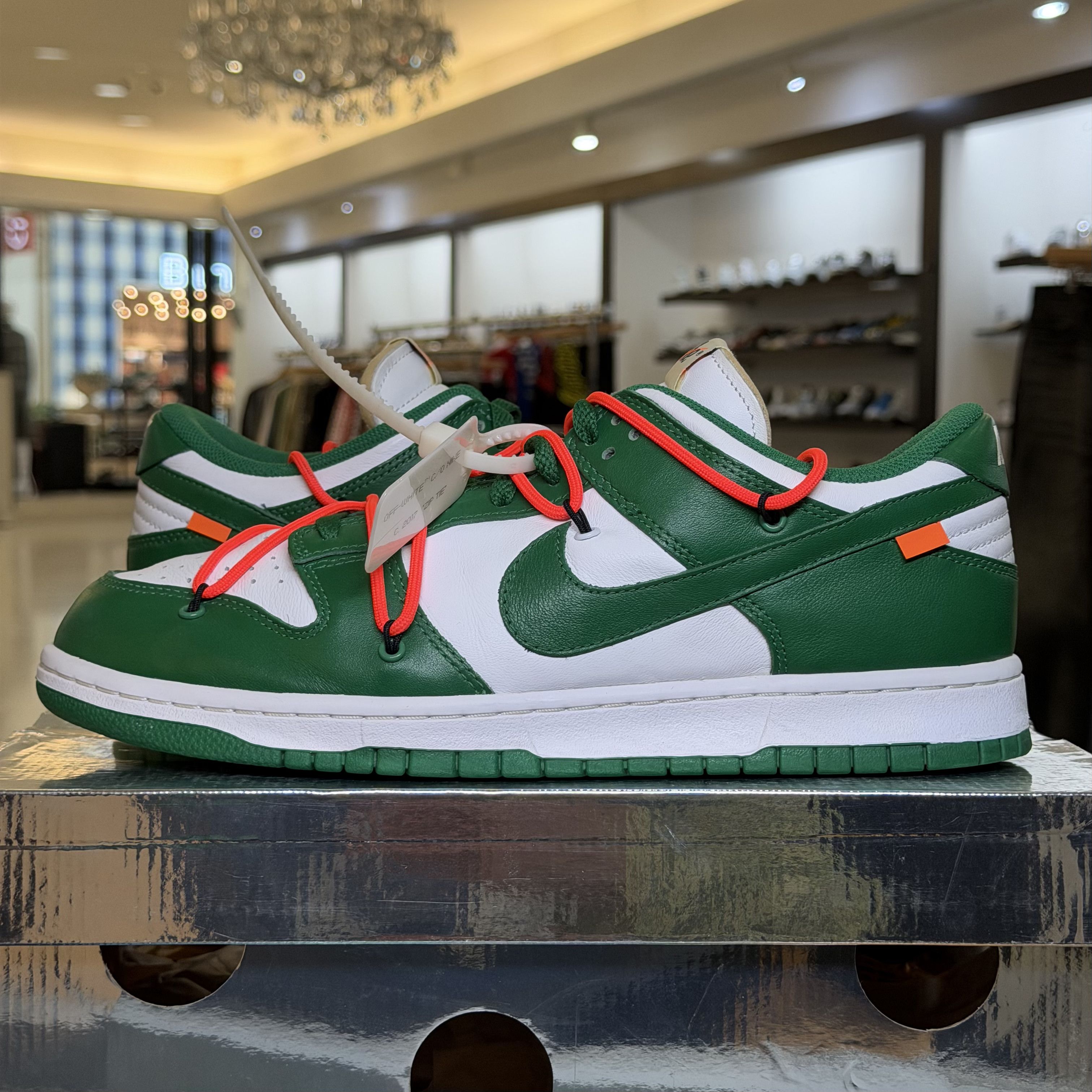 Nike × Off-White Nike Dunk Low Off-White Pine Green Size 11 Size US 11 / EU 44 - 1 Thumbnail