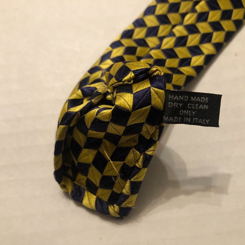 Neiman Marcus Neiman Marcus mens new silk tie width: 3 3/4" LENGTH: 59" Size ONE SIZE - 6 Thumbnail