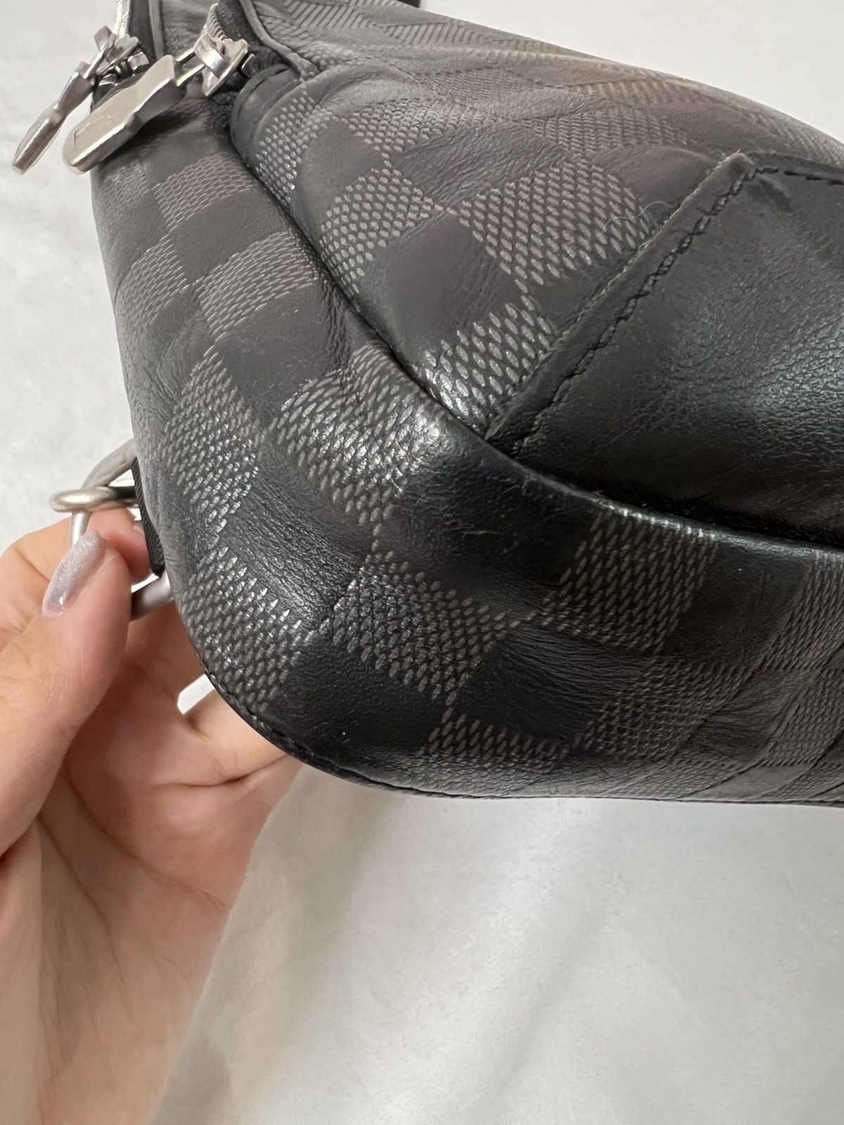 Louis Vuitton LV Louis Vuitton Avenue Slingbag Sling Bag Backpack Black Size ONE SIZE - 8 Thumbnail