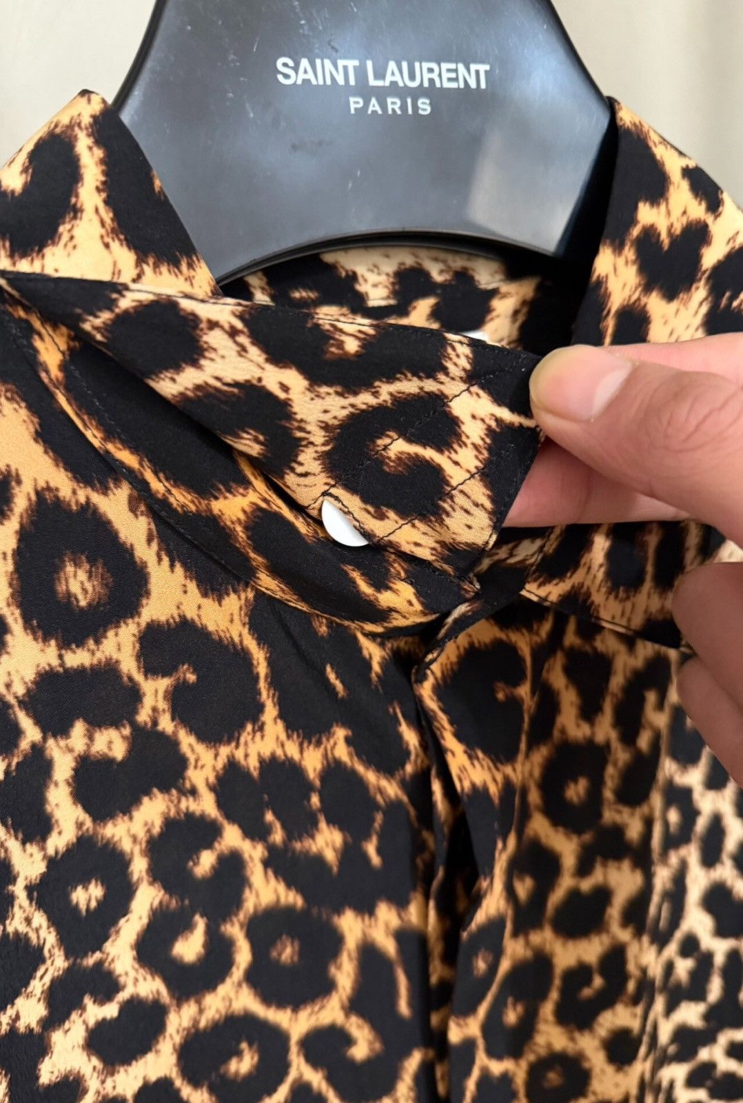 Saint Laurent Paris Saint Laurent SLP 20FW Leopard Print Silk Shirt Size 40 Size US L / EU 52-54 / 3 - 4 Thumbnail