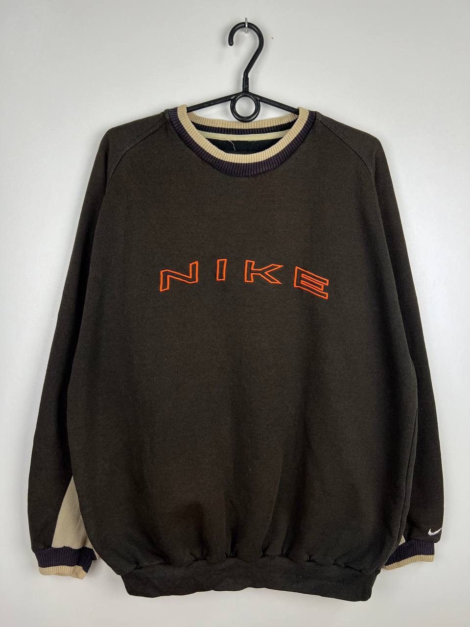 Guide To: The Vintage 90s Nike Crewneck Sweatshirt – Domno