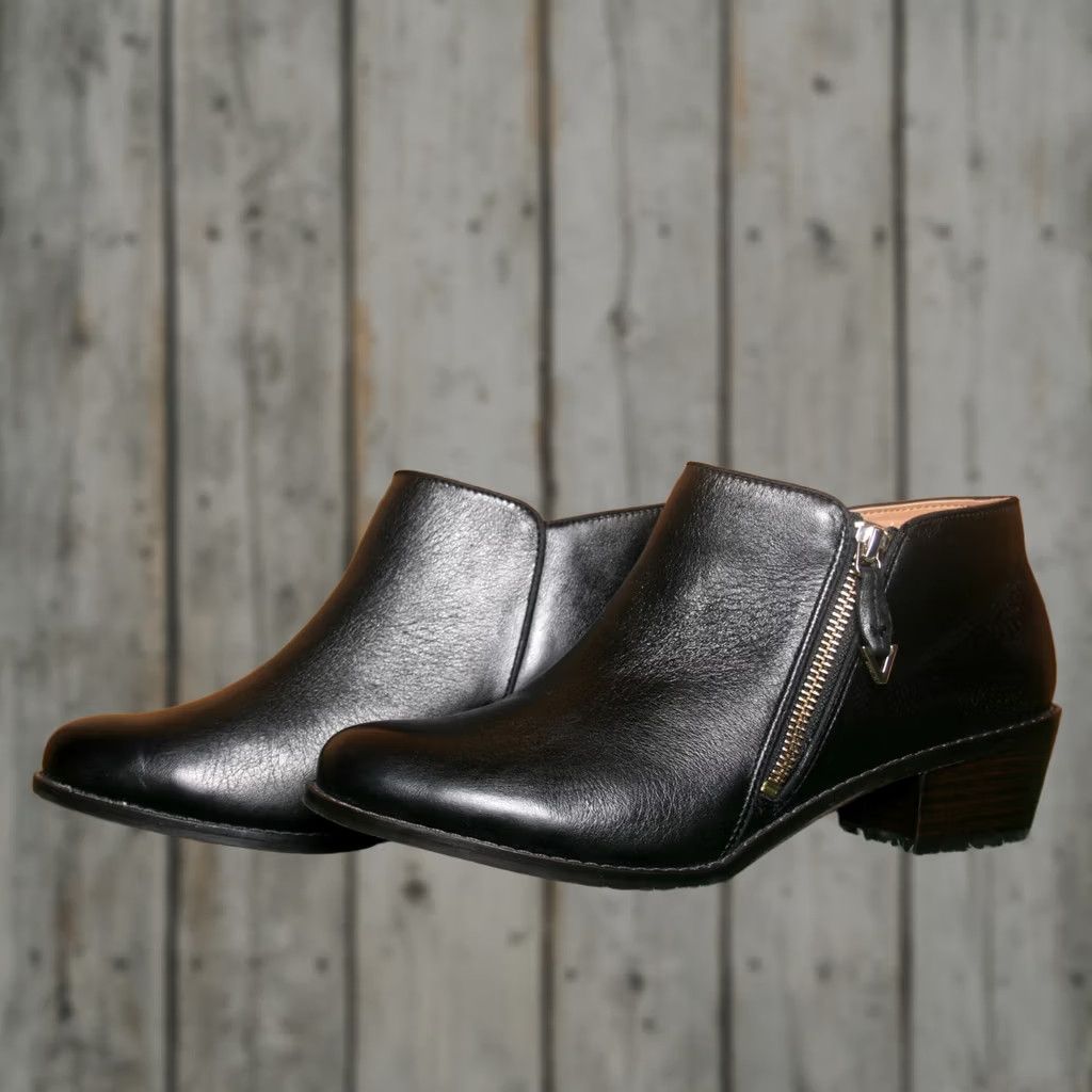 Vionic VIONIC Jolene Black Leather Low Ankle Booties Sz. 8 Boots Womens Bootie 8 Black Jolene Vintage? Size US 6 / IT 36 - 1 Thumbnail