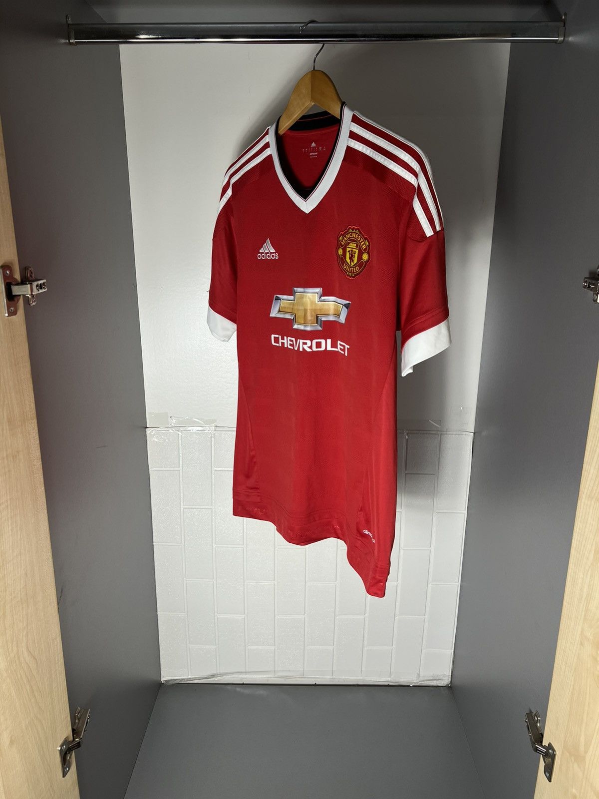 Adidas VINTAGE ADIDAS FC MANCHESTER UNITED ENGLAND SOCCER JERSEY Size US L / EU 52-54 / 3 - 12 Thumbnail