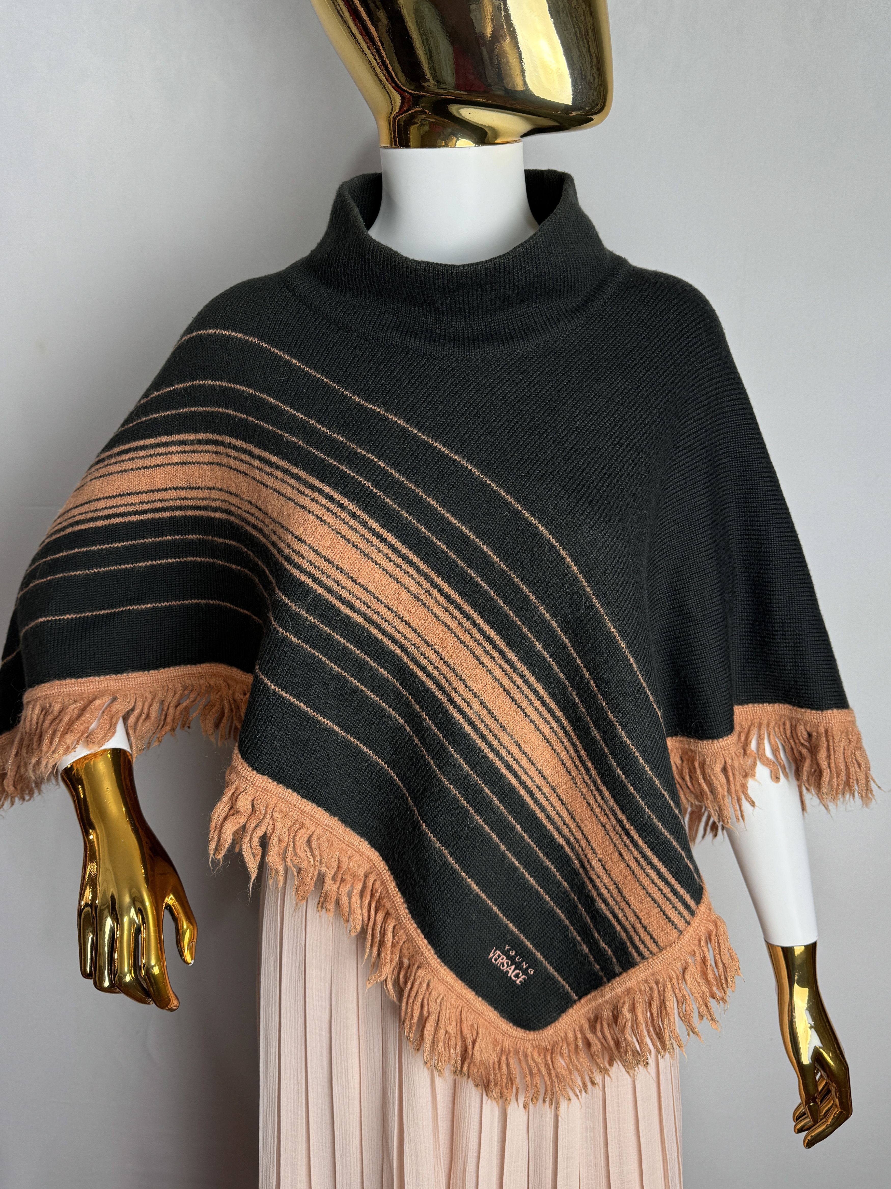 Versace VERSACE YOUNG vintage women’s wool blend poncho Size XS / US 0-2 / IT 36-38 - 1 Thumbnail