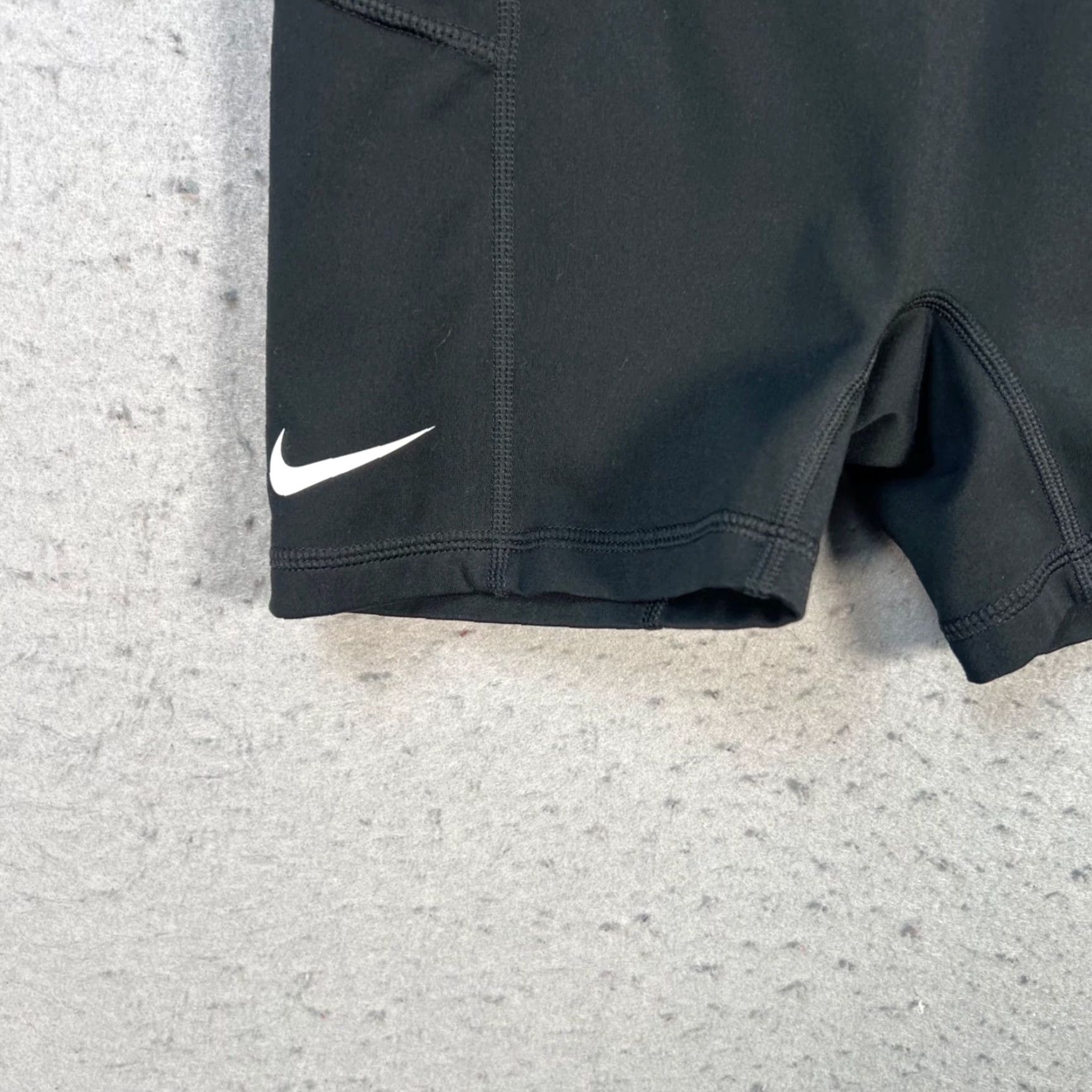 Nike Nike Dri-Fit Womens XS Black Tight Fit Biker Athletic Shorts Gym Running Size 26" / US 2 / IT 38 - 5 Thumbnail