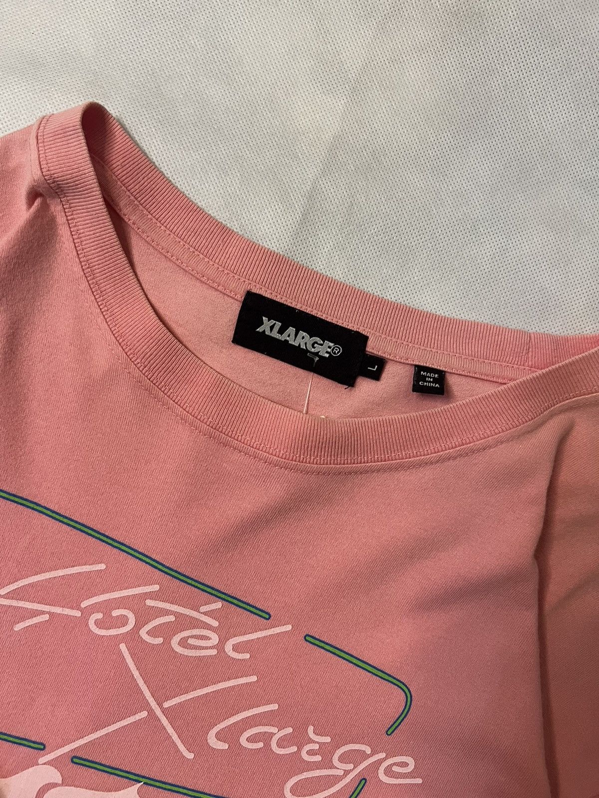 Xlarge Xlarge Hotel Pink Rose Flower Long Sleeves Tshirt Size US L / EU 52-54 / 3 - 3 Thumbnail