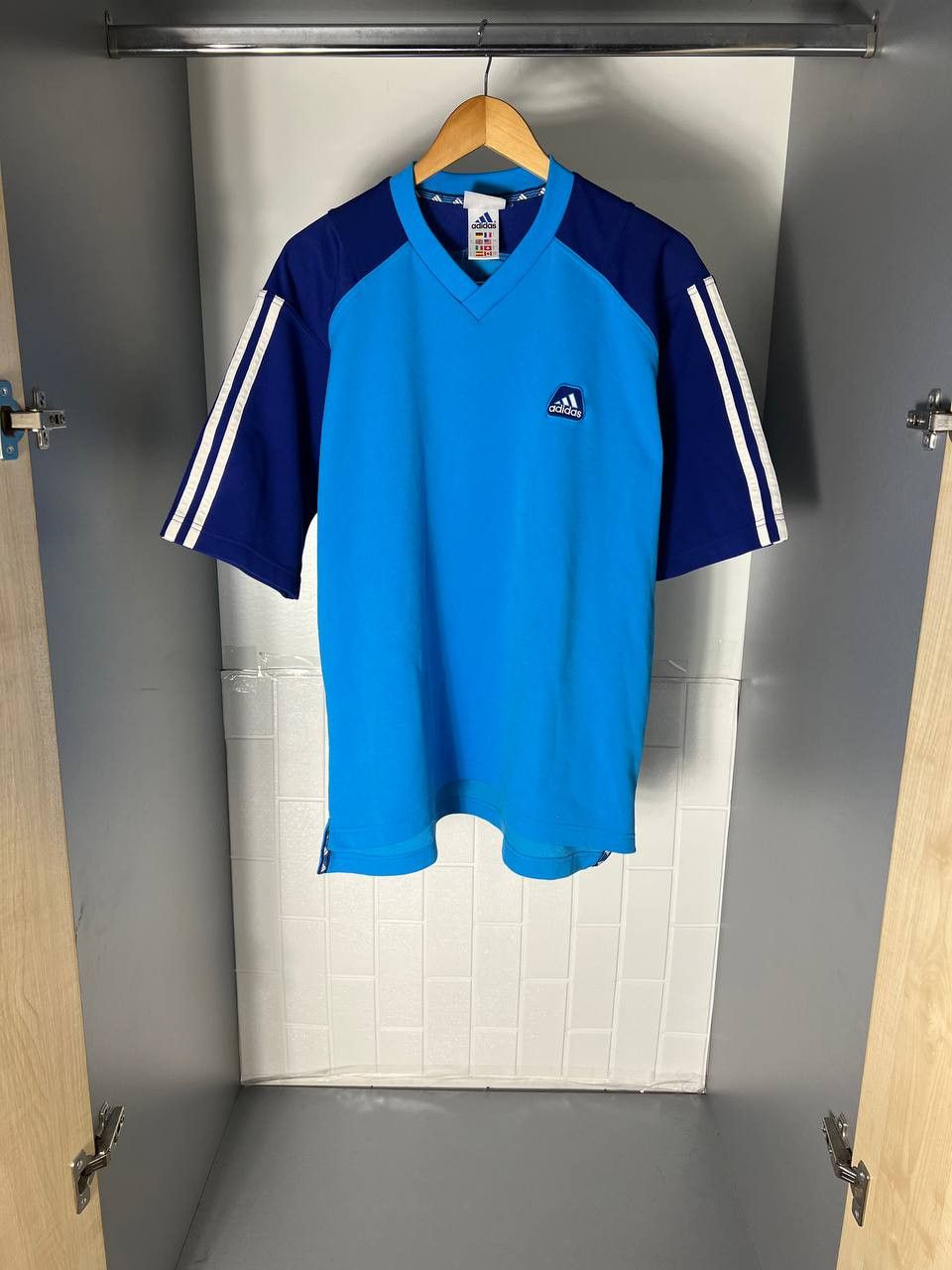 Adidas VINTAGE ADIDAS ORIGINAL EQUIPMENT RETRO T-SHIRT Y2K 90s Size US L / EU 52-54 / 3 - 1 Thumbnail