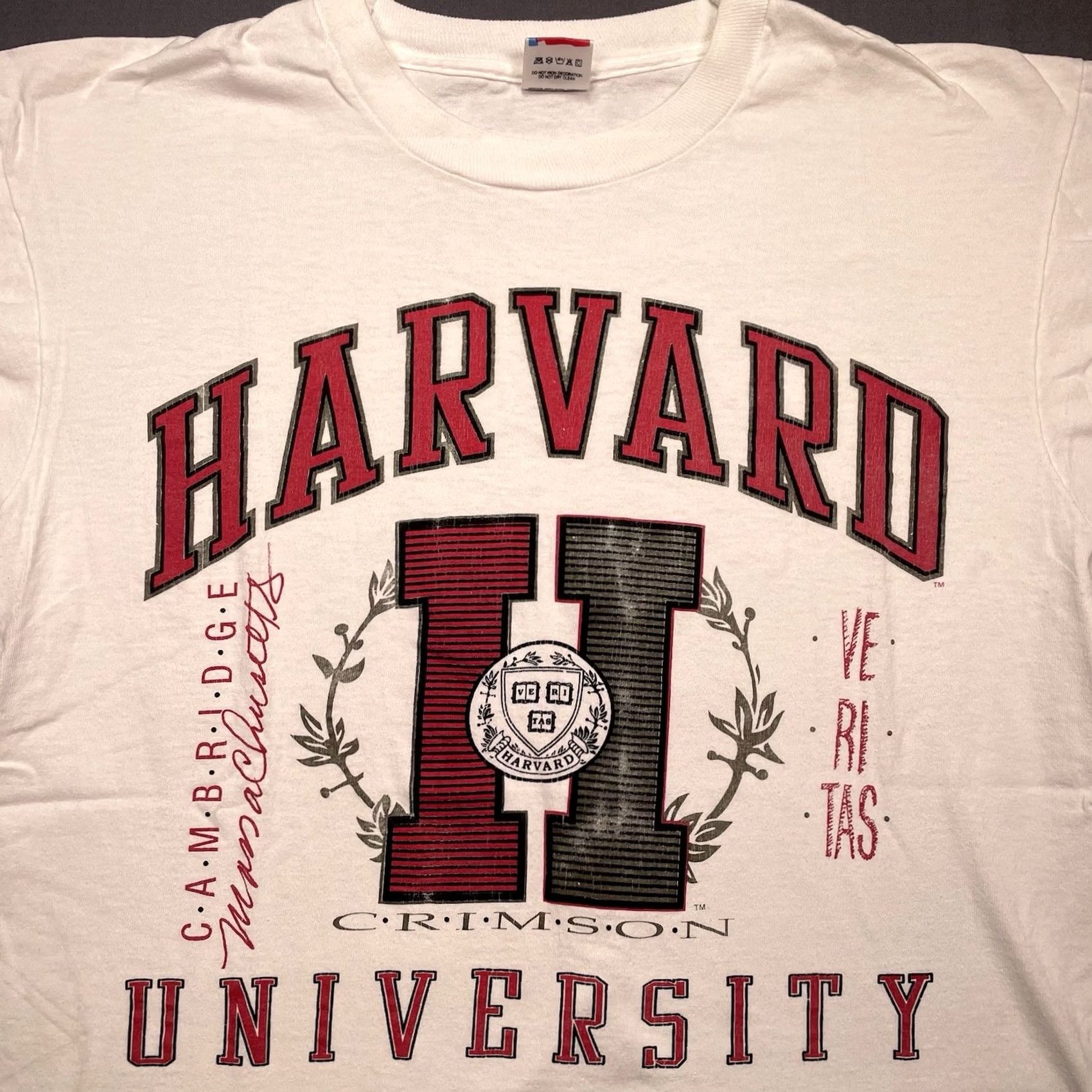 Fruit Of The Loom VINTAGE Harvard Veritas Shield White T-Shirt Sz Large 1952 USA Rare Shirt Mens White 100% Cotton Graphic Tee Athletic Short Sleeve Crew Neck Size US L / EU 52-54 / 3 - 2 Thumbnail