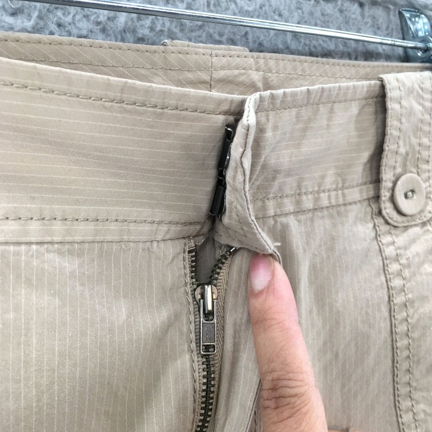 Calvin Klein Calvin Klein Capri Pants Womens 10 Beige Flat Front Straight Leg Mid Rise Zip Size 32" / US 10 / IT 46 - 4 Thumbnail