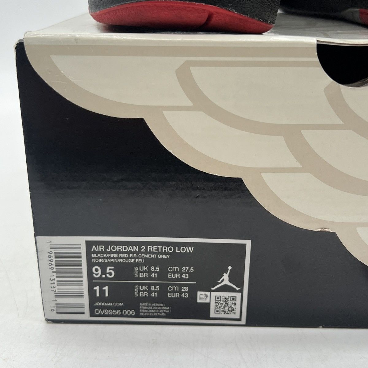 Jordan Brand Air Jordan 2 low Christmas Size US 9.5 / EU 42-43 - 6 Thumbnail