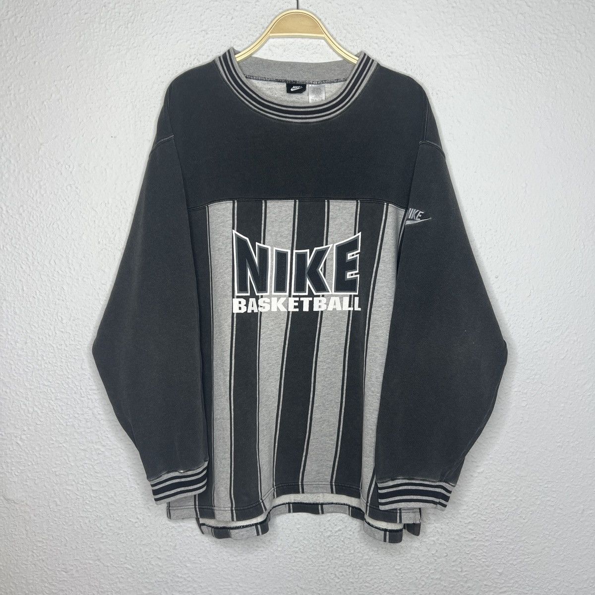 Nike Vintage 90s Nike Sweatshirt Basketball Striped Spellout Logo Size US XL / EU 56 / 4 - 1 Thumbnail