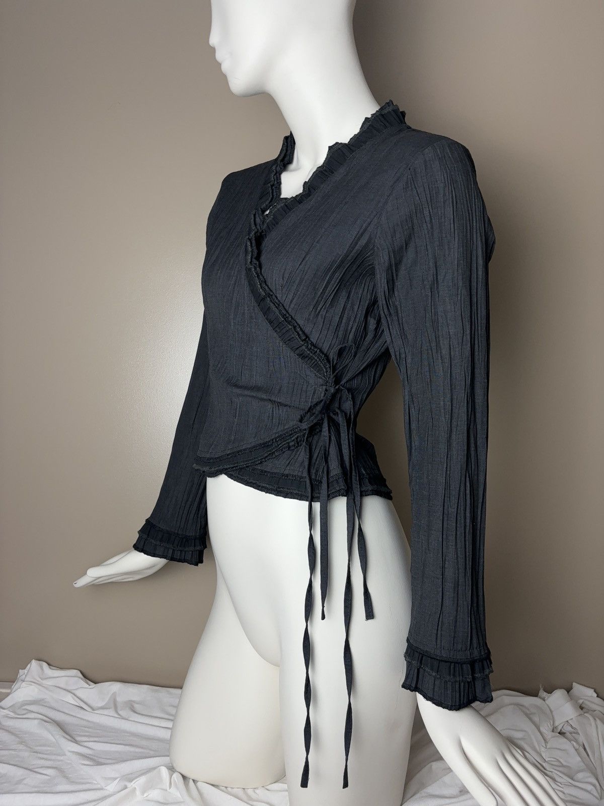 Vintage French lace up coquette style vintage blouse Size M / US 6-8 / IT 42-44 - 1 Thumbnail