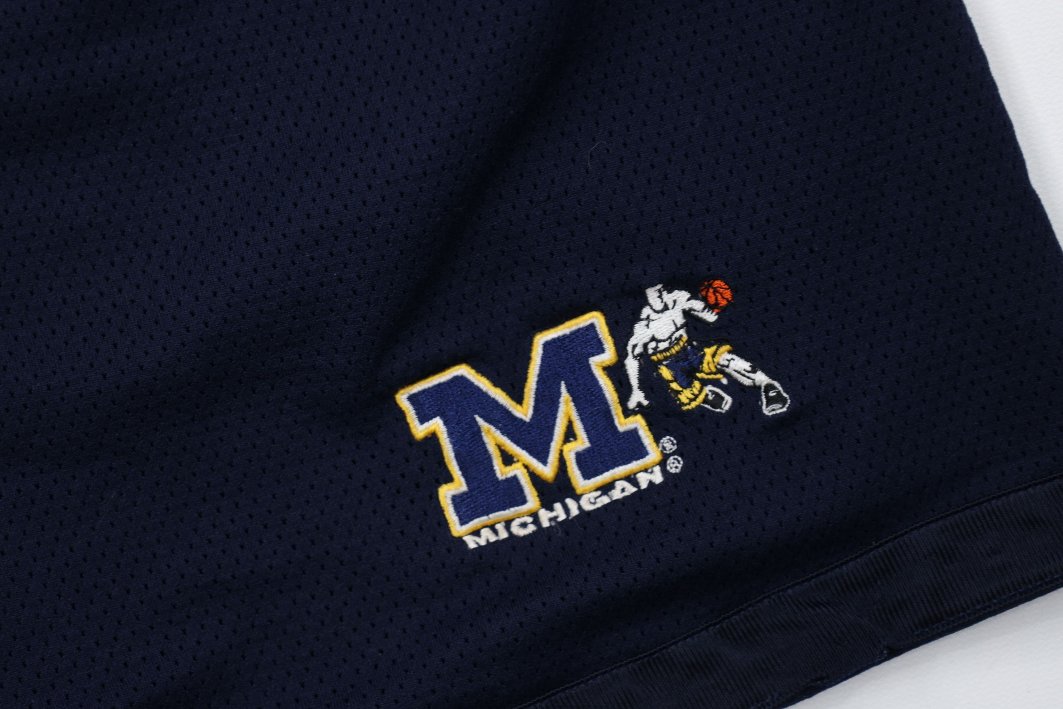 Vintage Vintage 90s And1 And One University of Michigan Shorts Size US 36 / EU 52 - 5 Thumbnail