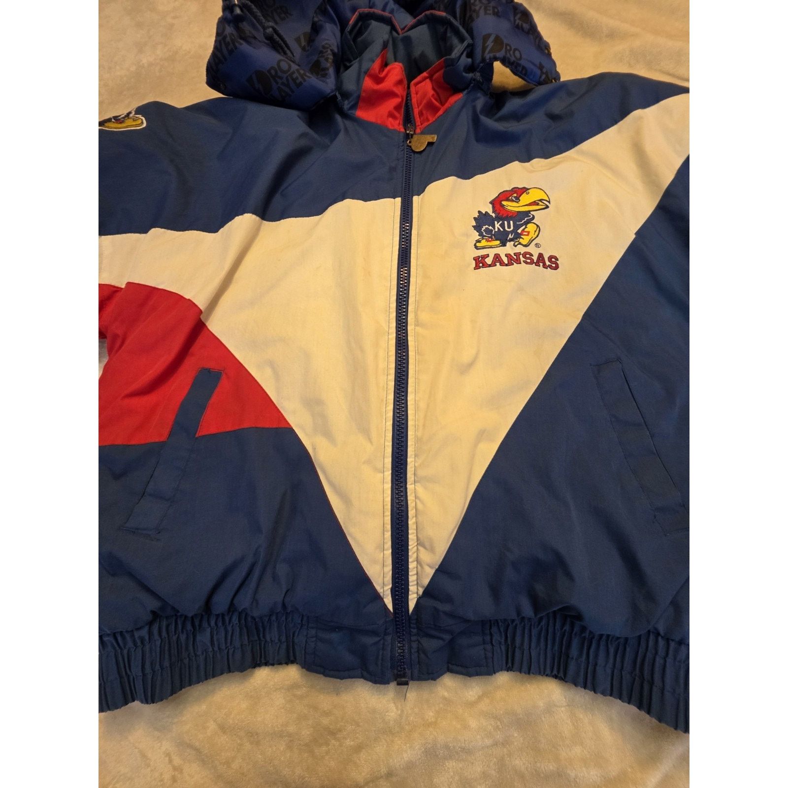 Other Kansas Jayhawks 90s PRO PLAYER puffer jacket XL blue red Size US XL / EU 56 / 4 - 8 Thumbnail