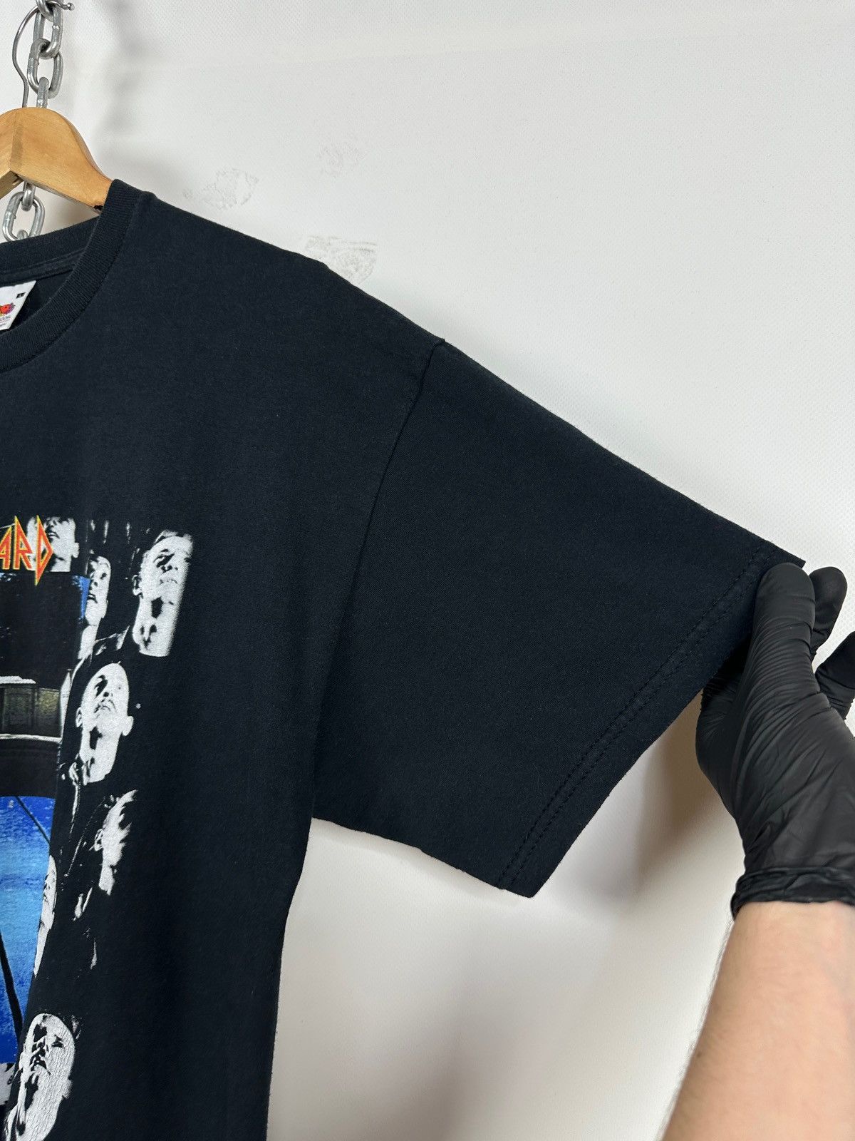 Band Tees 2002 Vintage Def Leppard High ’n’ Dry Band T-Shirt Size US L / EU 52-54 / 3 - 11 Thumbnail