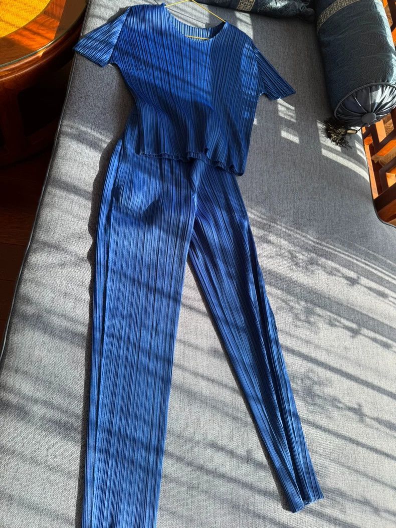 Issey Miyake Issey Miyake size:3 Blue pleated trousers Size 32" / US 10 / IT 46 - 1 Thumbnail