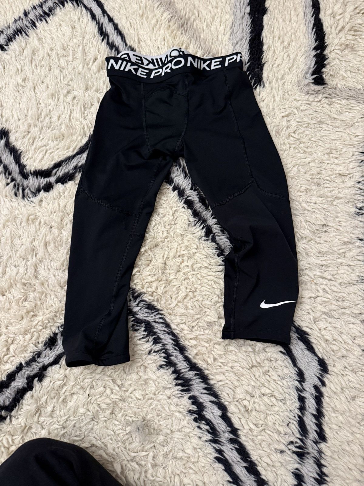 Nike Black Nike Compression Leggings SIZE YOUTH LARGE Size US 26 / EU 42 - 1 Thumbnail