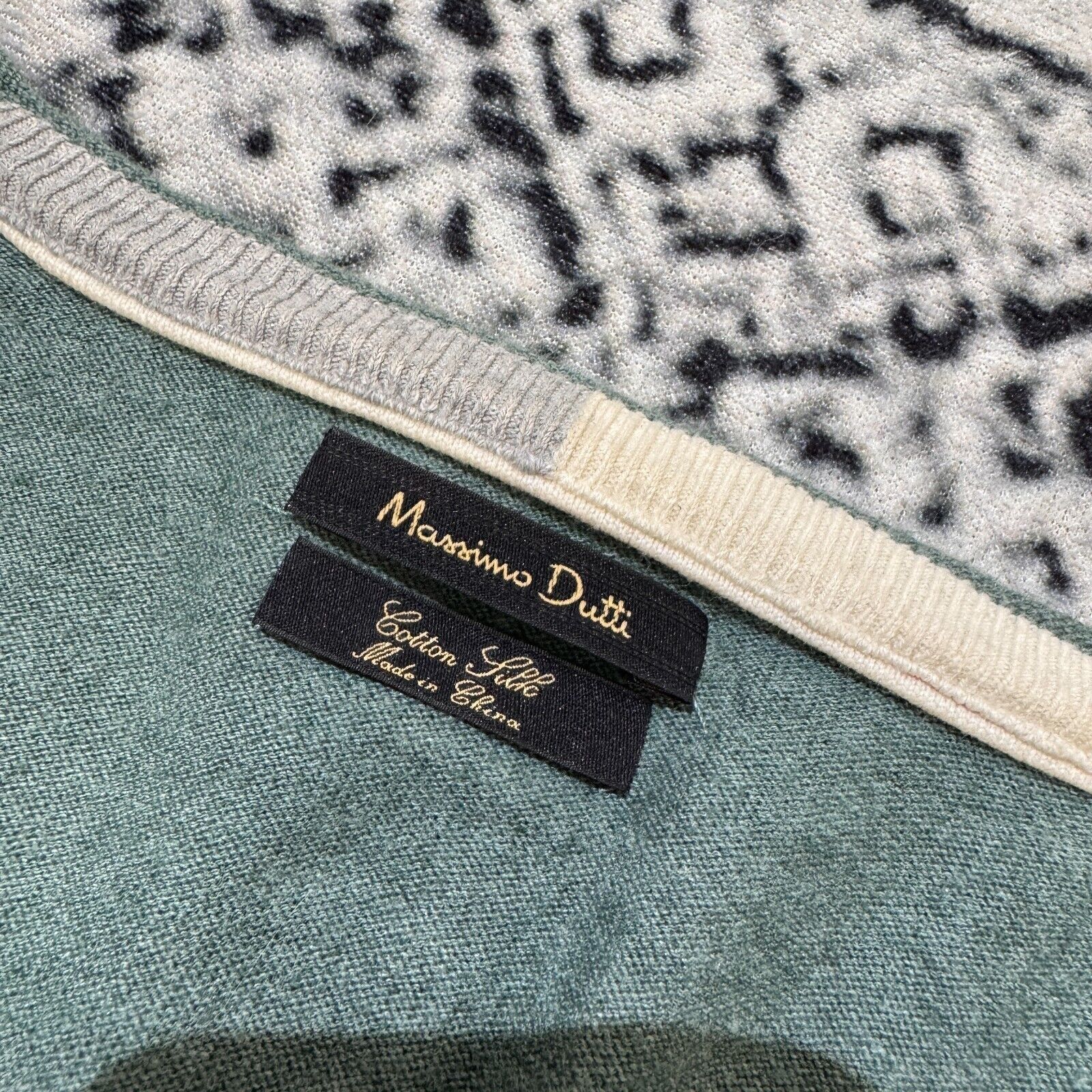 Massimo Dutti × Vintage Vintage Massimo Dutti Green Wool V-Neck Sweater Size L 90s Size US L / EU 52-54 / 3 - 6 Thumbnail