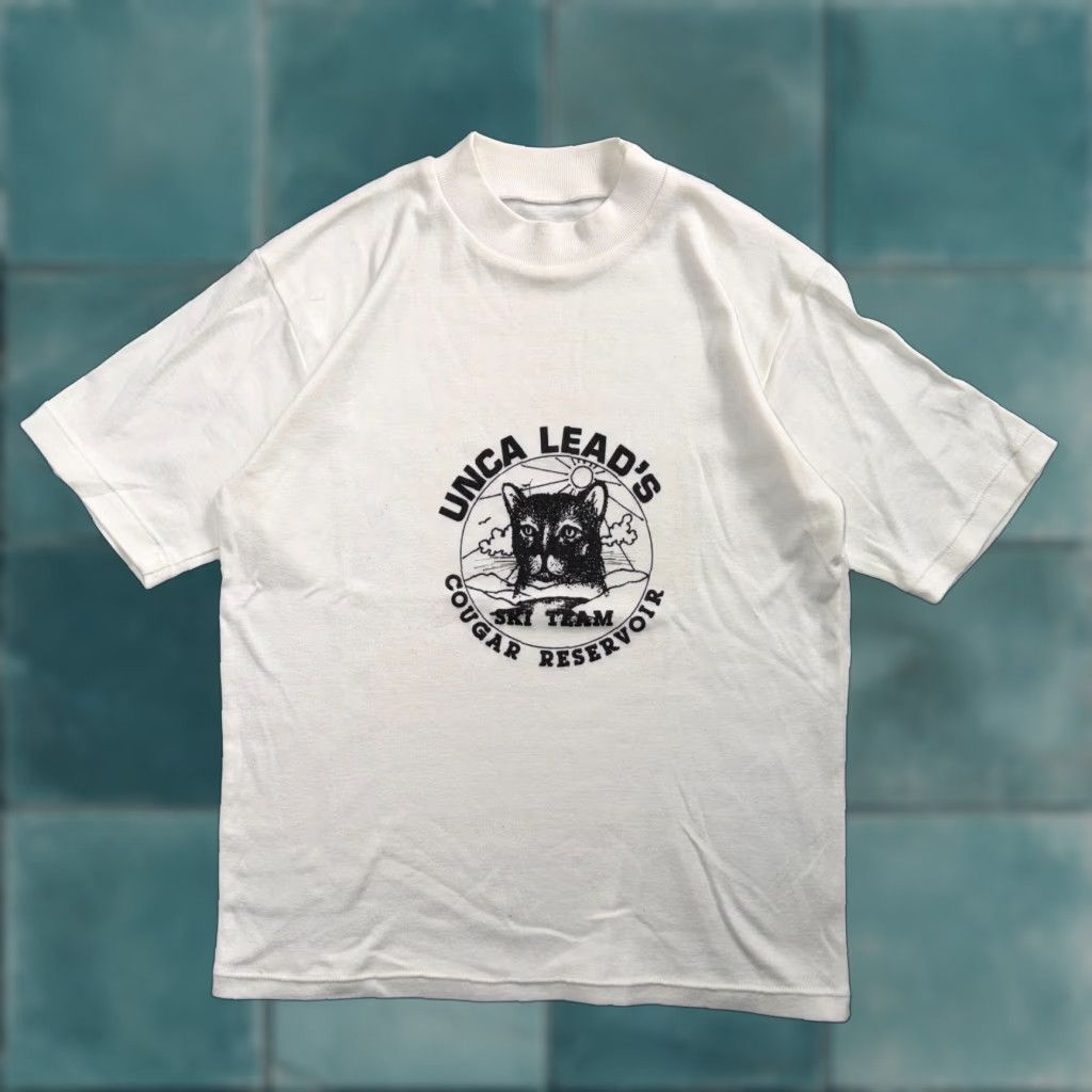 Cougar VINTAGE T-Shirt Men White Short Sleeve Crew Neck UNCA Leads Cougar Reservoir VTG Funny 90s Cats Fiesty 70s 80s 90s Size US S / EU 44-46 / 1 - 1 Thumbnail