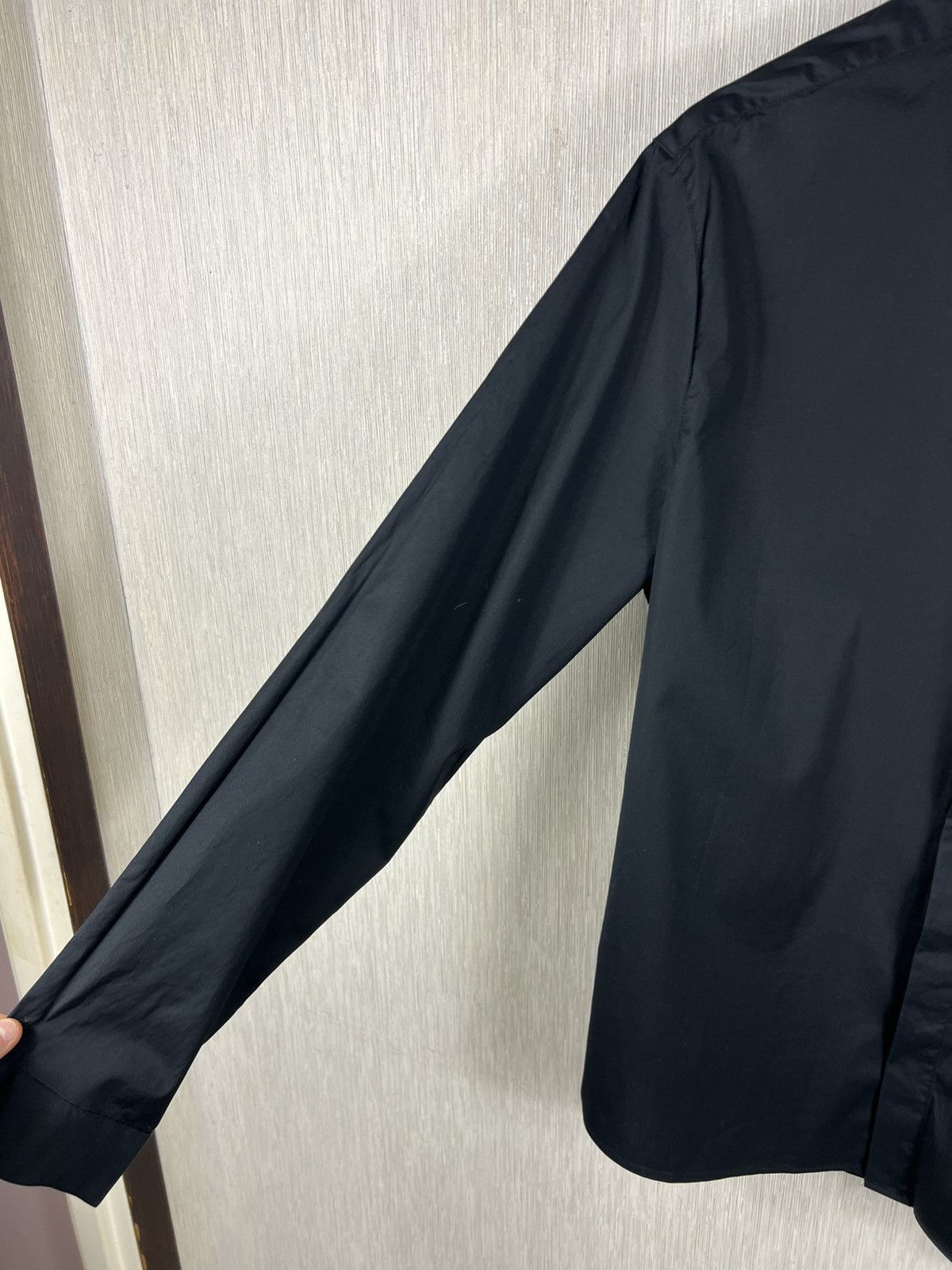 Versace Versace x H&M basic black shirt with V gold detail on collar Size US L / EU 52-54 / 3 - 14 Thumbnail