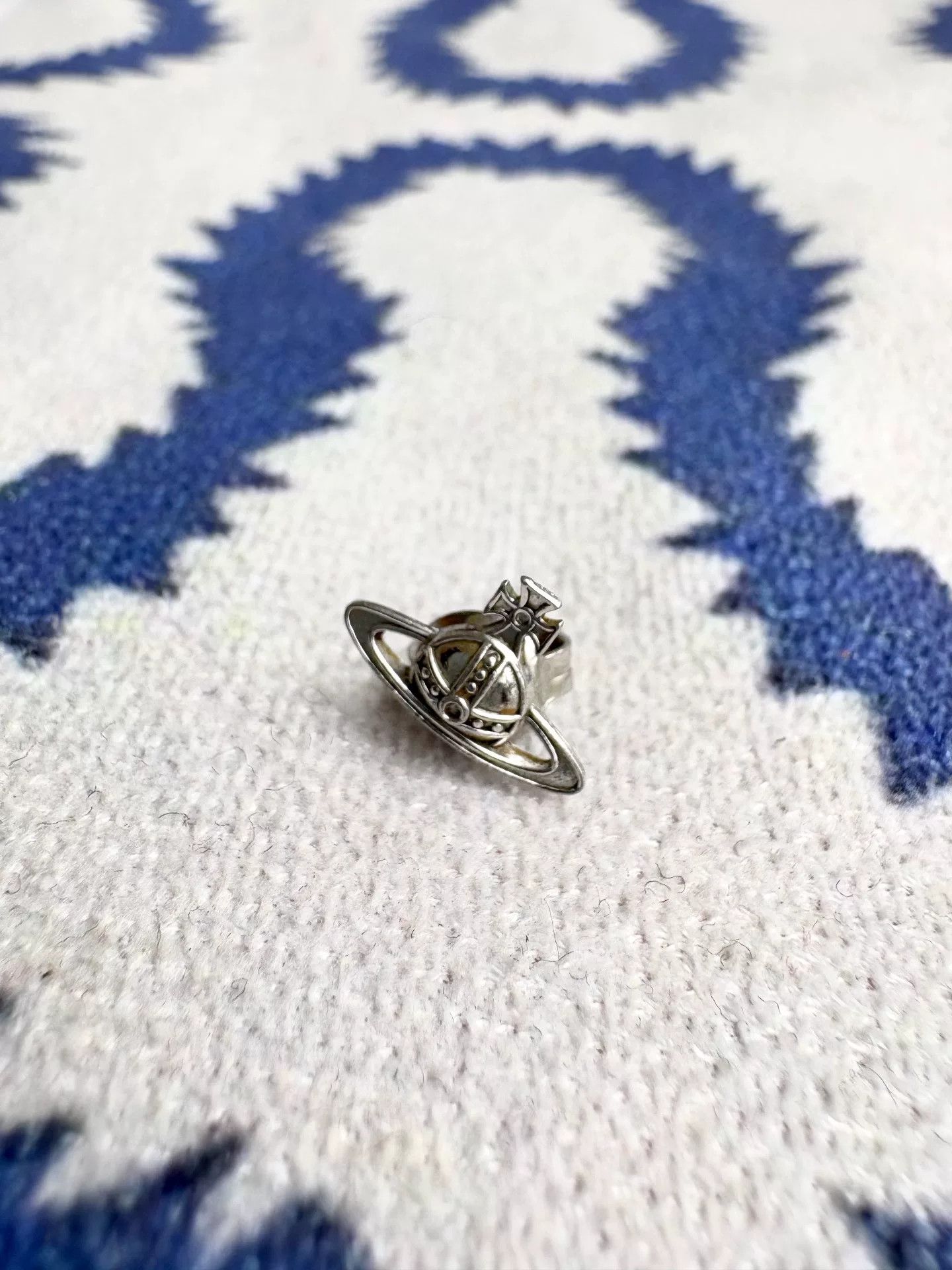 vivienne westwood silver small saturn earrings