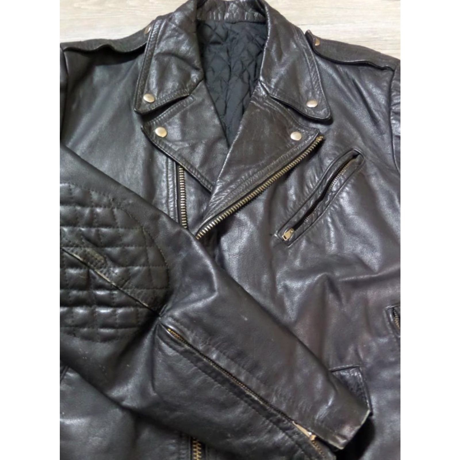 Vintage VINTAGE 1970s MOTORCYCLE Leather Jacket 40 patina CUSTOM Harley BIKER Mens Jacket Black Leather M 40-42 Patina Patina Vintage Motorcycle Jacket Mens Size US M / EU 48-50 / 2 - 5 Thumbnail