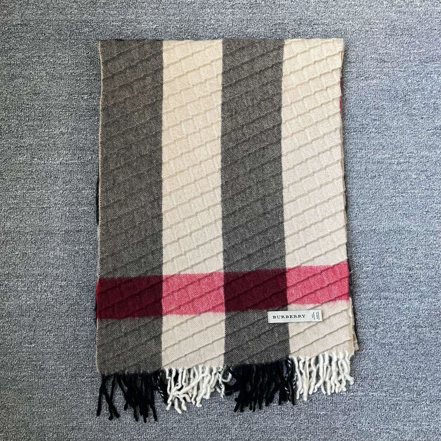 Burberry Burberry Classic Check Wool Shawl Black/White Tassel Size ONE SIZE - 1 Thumbnail