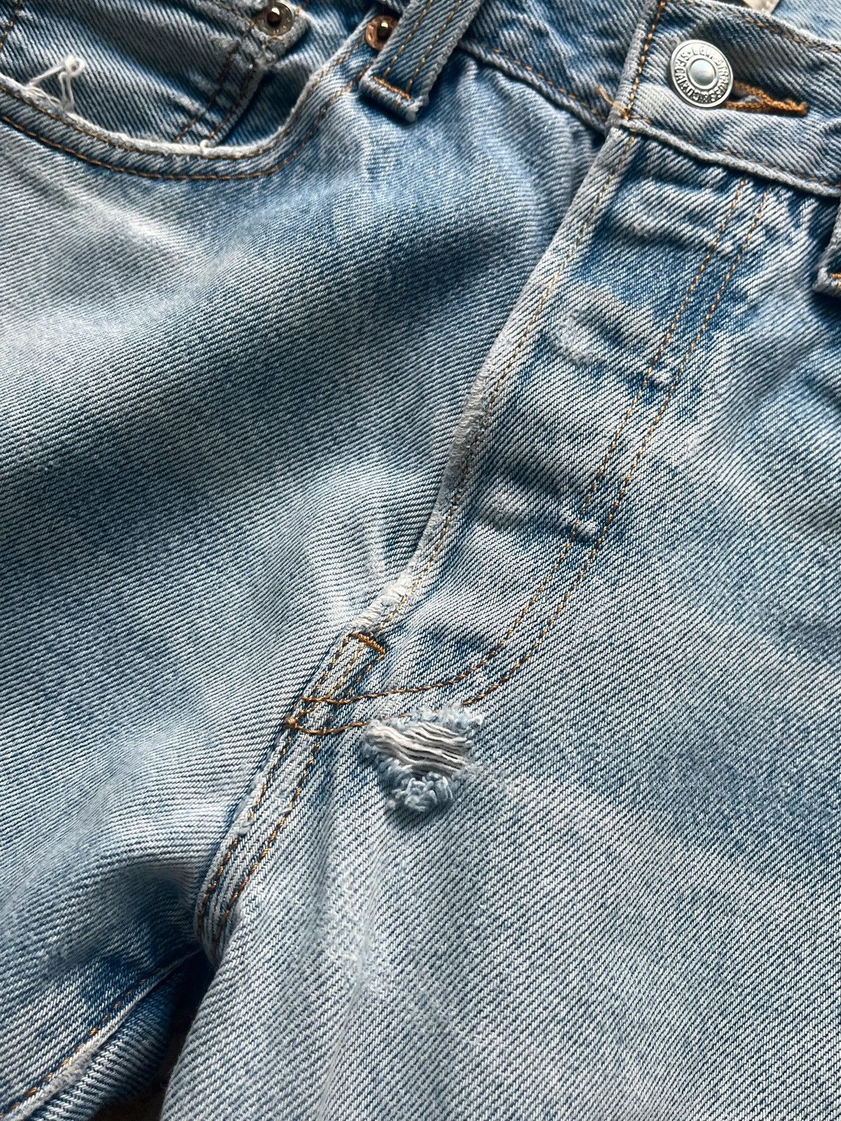 Levi's Levi's 501 Distressed Sz W 28 L 30 2008 Y2K Light Blue Size 28" / US 6 / IT 42 - 4 Thumbnail