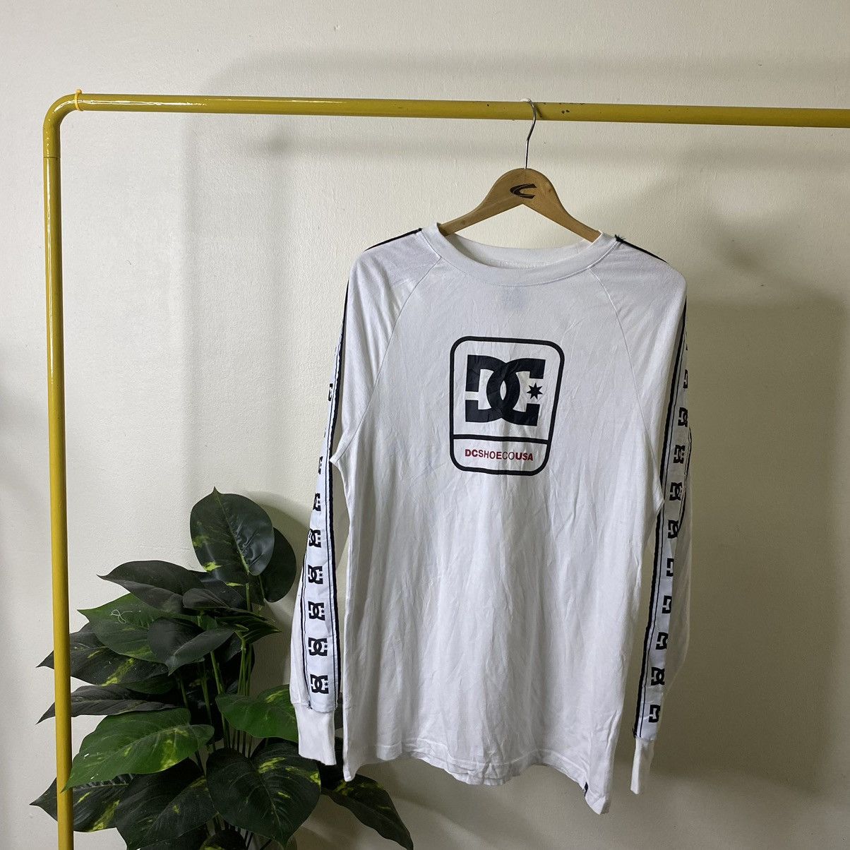 DC Vintage Y2K DC Shoe USA Skateboard Sidetape Skater LS Tee Size US M / EU 48-50 / 2 - 1 Thumbnail