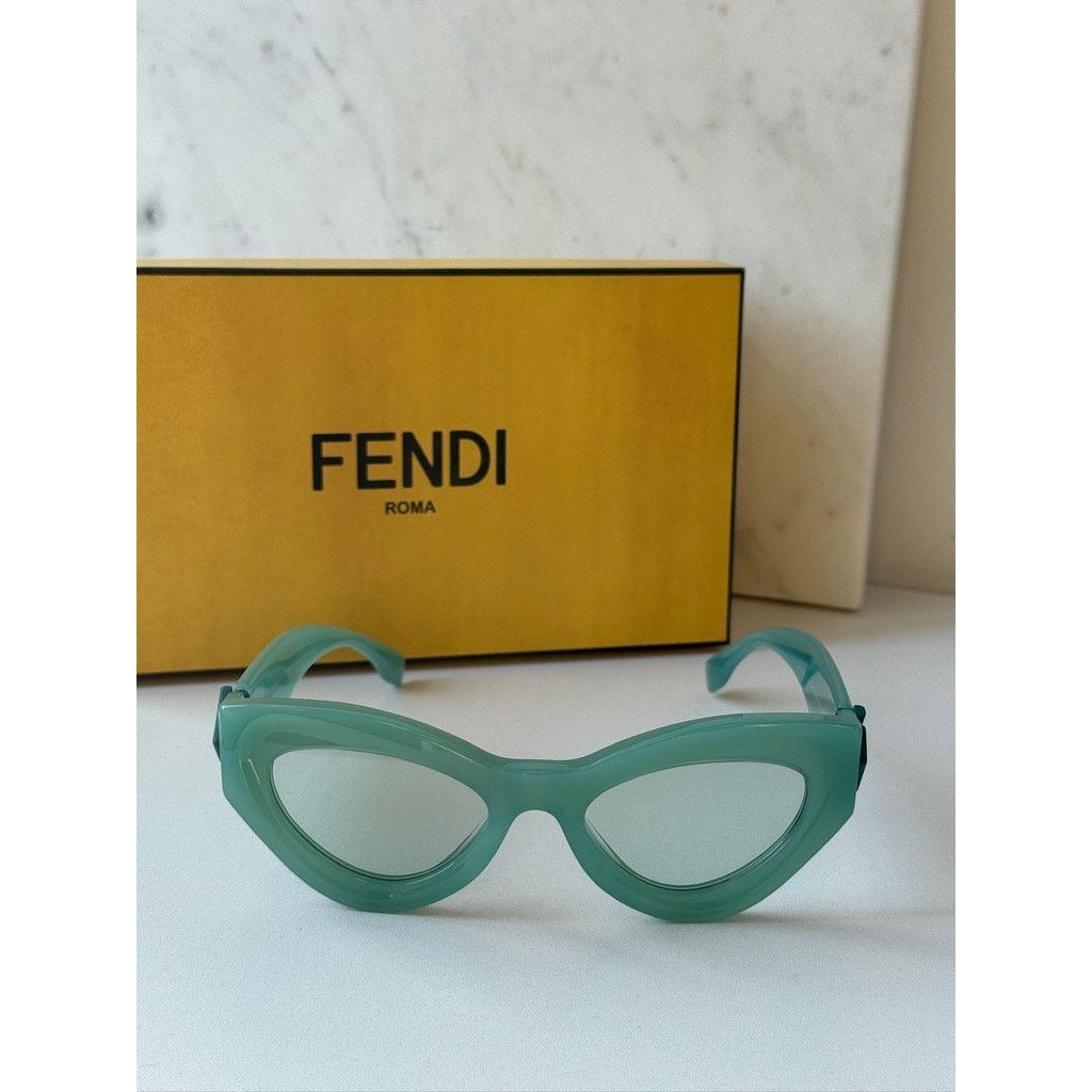 Fendi NEW Fendi FE40146I Diamonds Cat Eye Green Sunglasses Size ONE SIZE - 2 Thumbnail