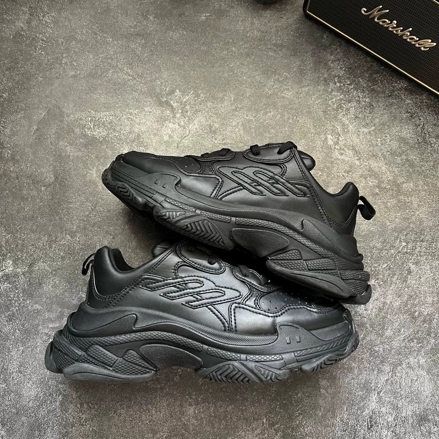 Balenciaga Balenciaga Black Lowtop Sneakers S Men Size US 10 / EU 43 - 1 Thumbnail