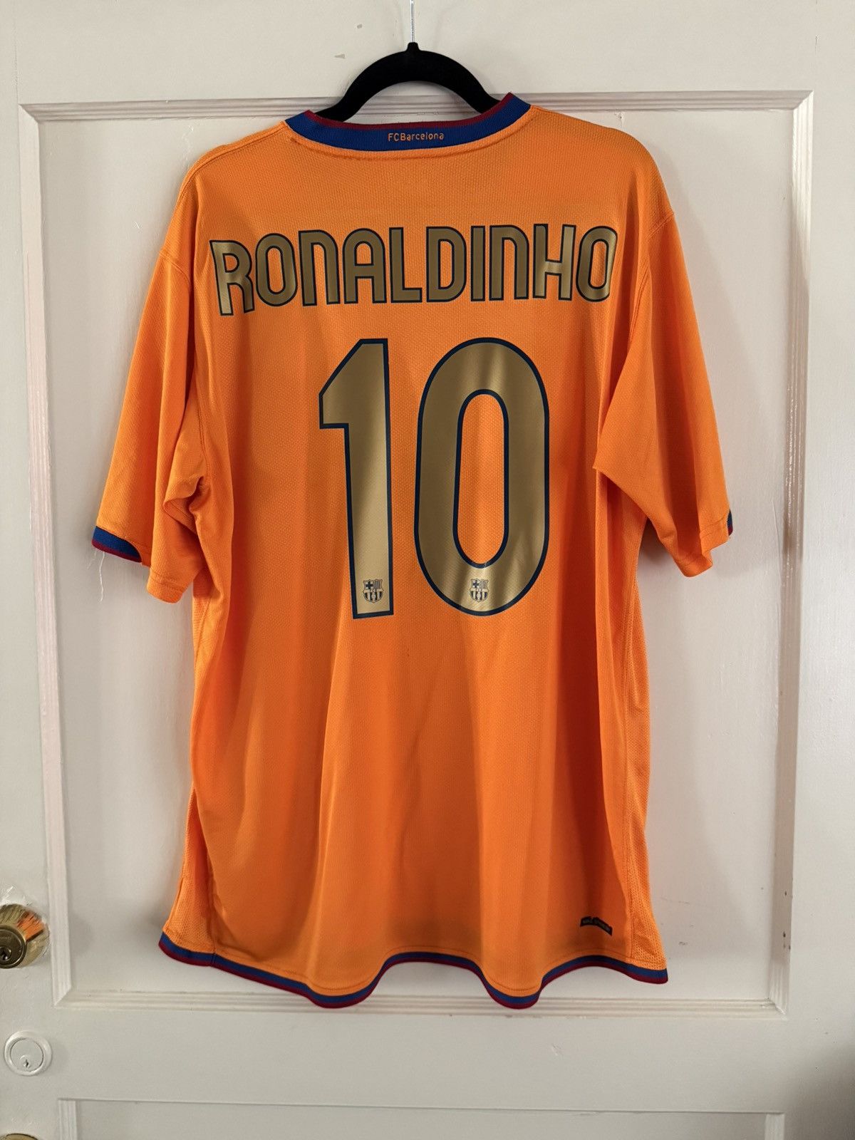 Nike 2006-07 Barcelona Ronaldinho Away Jersey Size US XL / EU 56 / 4 - 8 Thumbnail