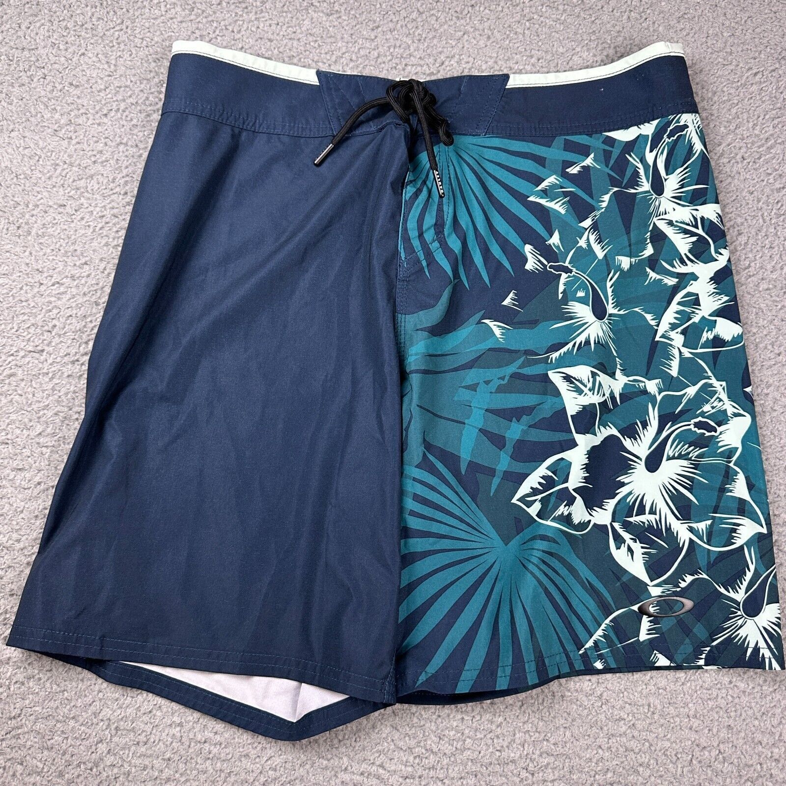 Oakley Oakley Men’s Performance Fit Swim Beach Board Short Size 32 Size US 32 / EU 48 - 1 Thumbnail