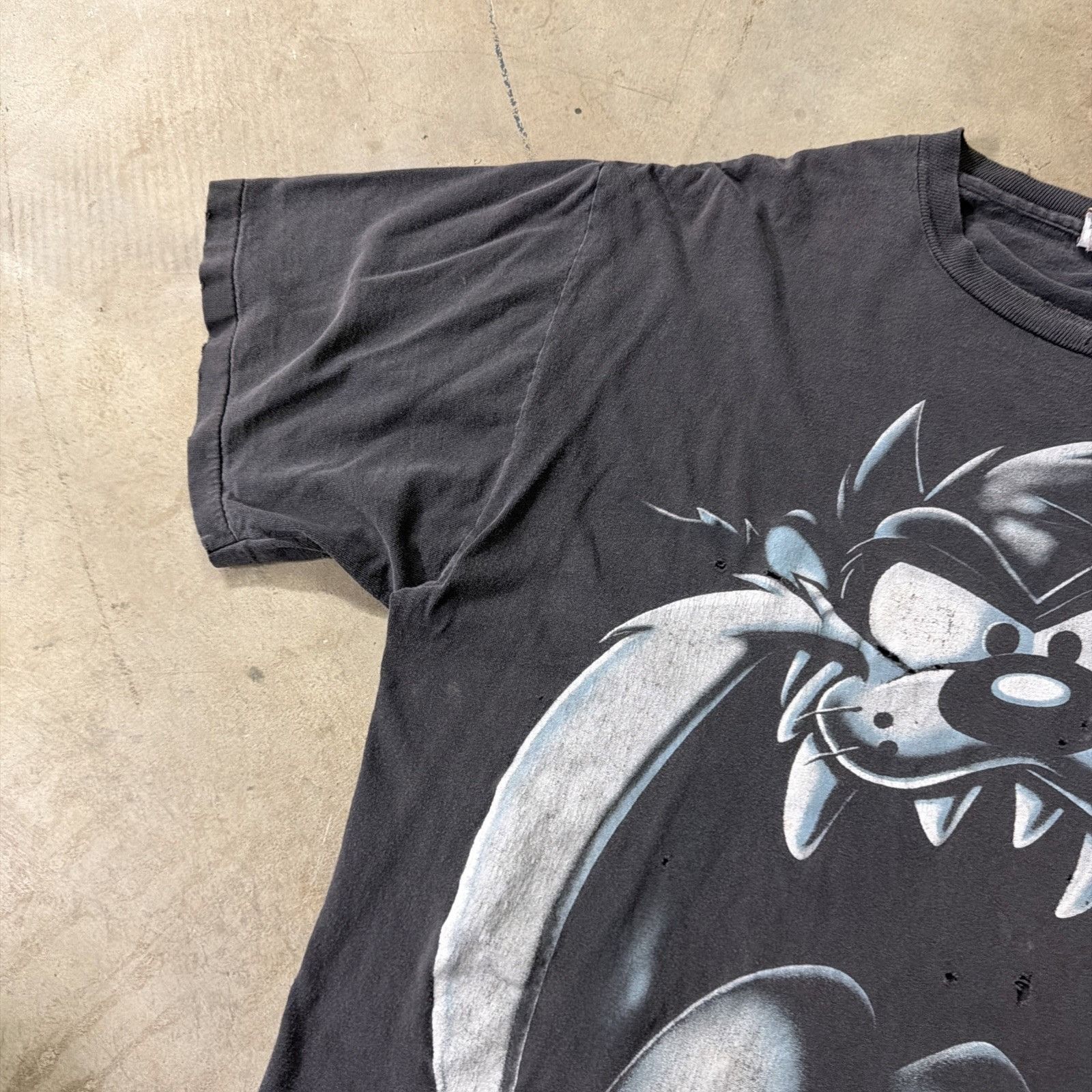 Warner Bros Vintage Looney Tunes Shirt XL Black 90s Faded Taz Big Face Size US XL / EU 56 / 4 - 6 Thumbnail