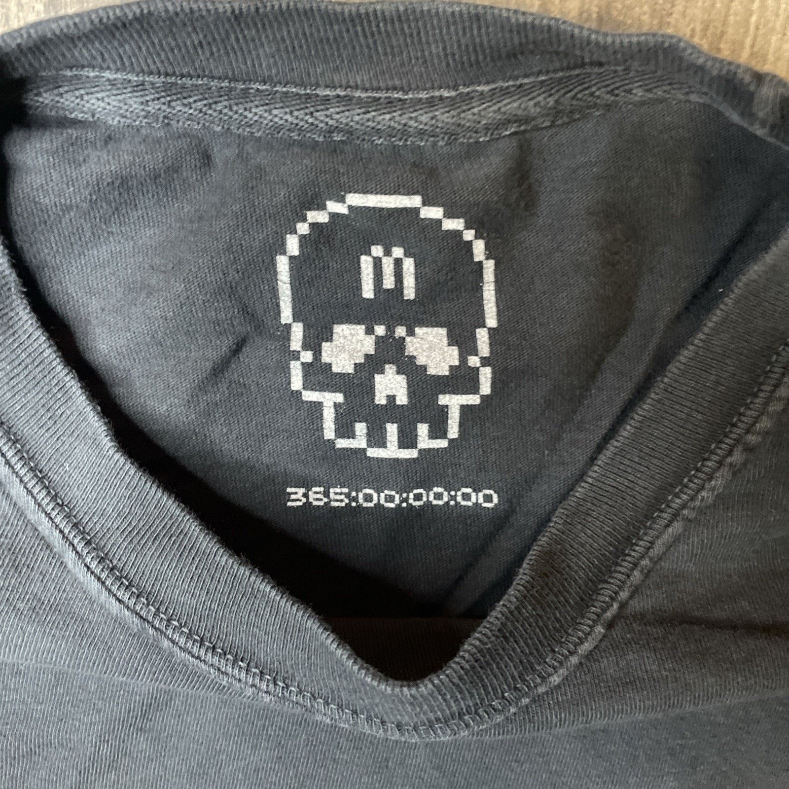 Other Unus Annus Memento Mori Skull Hourglass Pocket Tee M Size US M / EU 48-50 / 2 - 7 Thumbnail