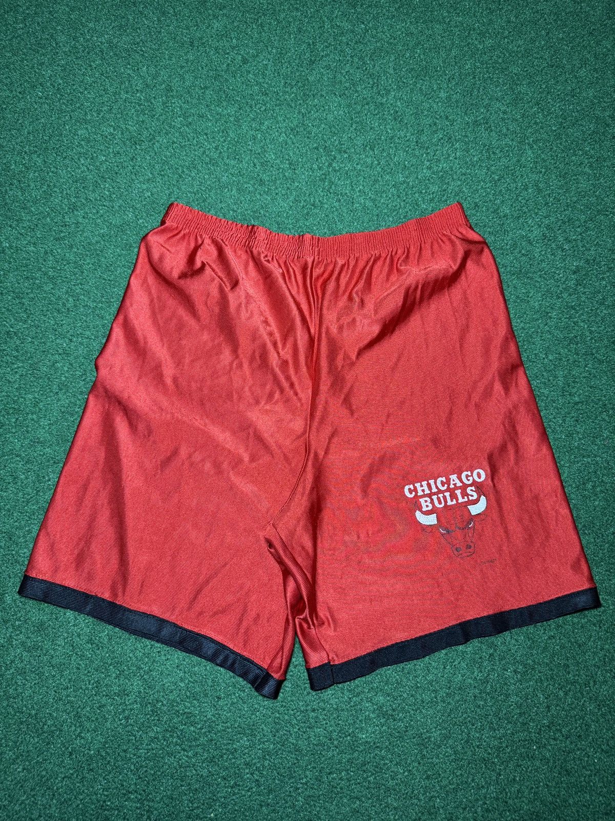 Logo 7 Chicago Bulls 90s Logo 7 Gym Basketball Shorts 33 Red NBA Size US 33 - 1 Thumbnail