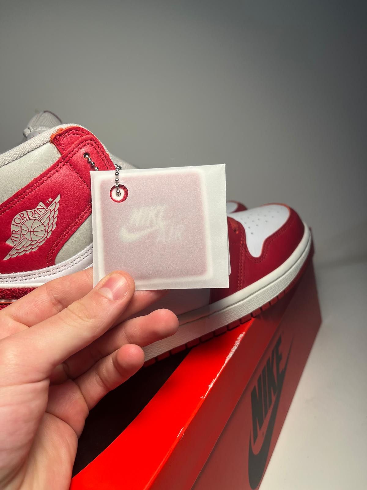 Nike Nike Air Jordan 1 Retro High OG Varsity Red size 41 Size US 8 / EU 41 - 4 Thumbnail