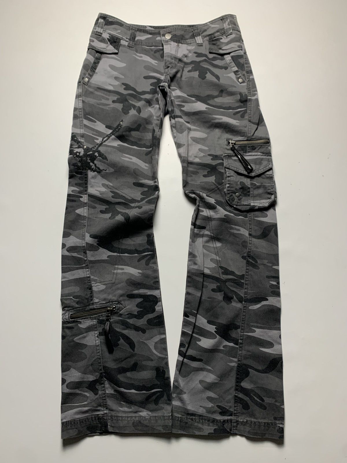 If Six Was Nine × Le Grande Bleu (L.G.B.) × Vintage VINTAGE CAMO PRINTED FLARED MULTI-POCKET PANTS Size 26" / US 2 / IT 38 - 1 Thumbnail