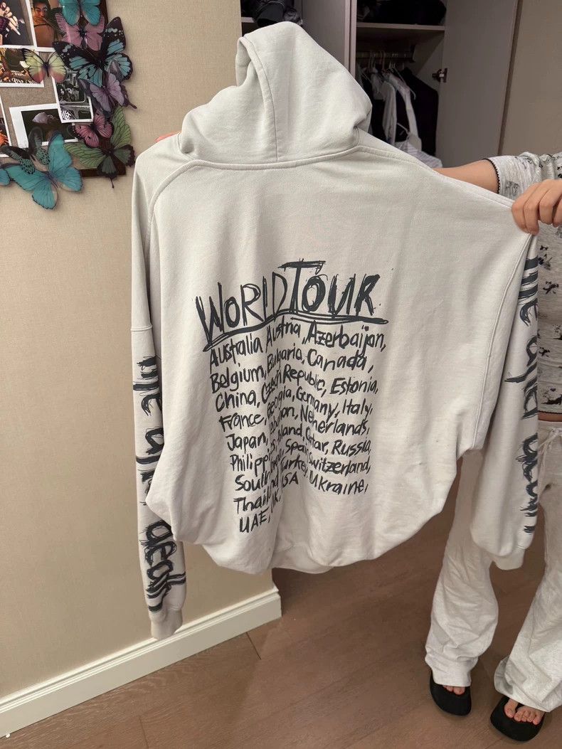 Vetements Vetements World tour limited hoodie, size S, white | Grailed