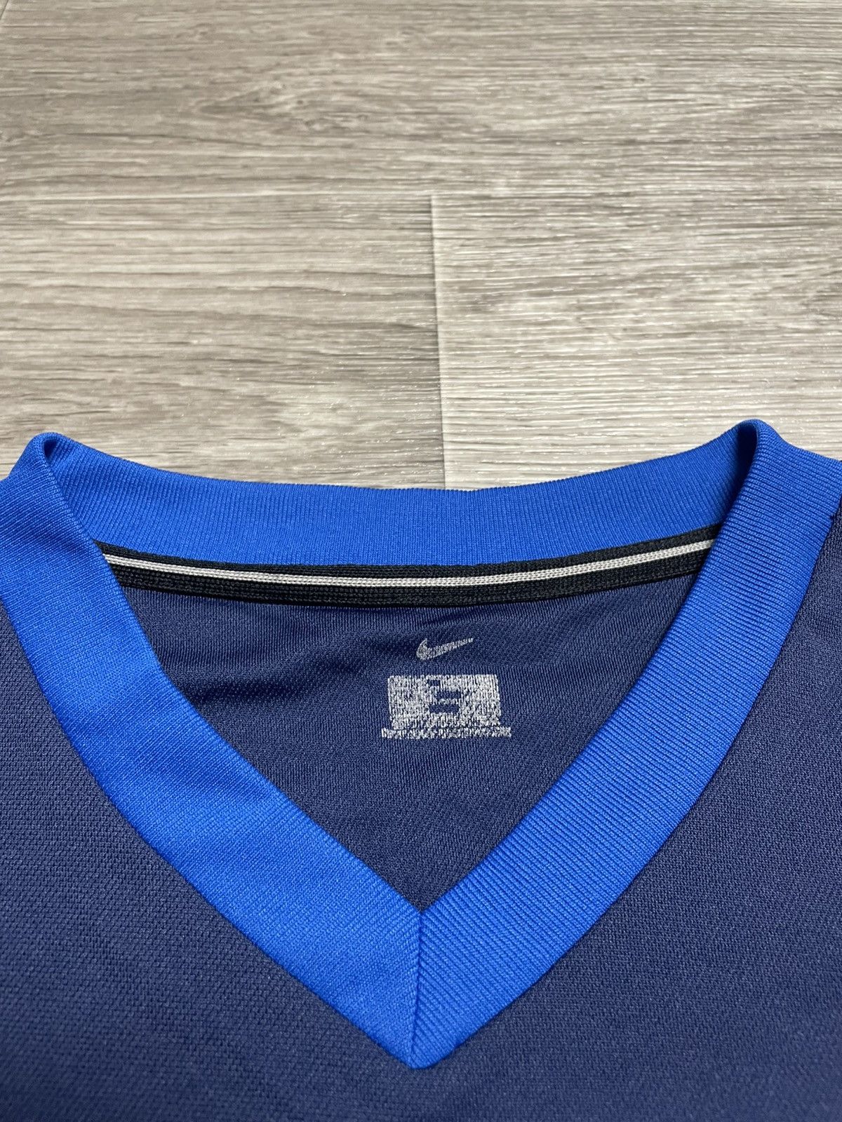 Nike Vintage Nike T90 Central Swoosh Logo Soccer Football T-Shirt Size US XL / EU 56 / 4 - 7 Thumbnail