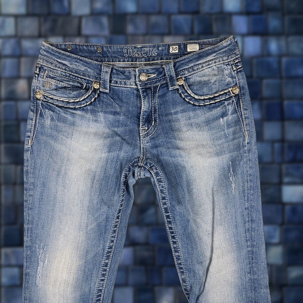 VINTAGE Miss Me Jeans Womens 30 Blue Cropped Distress Light Wash Denim