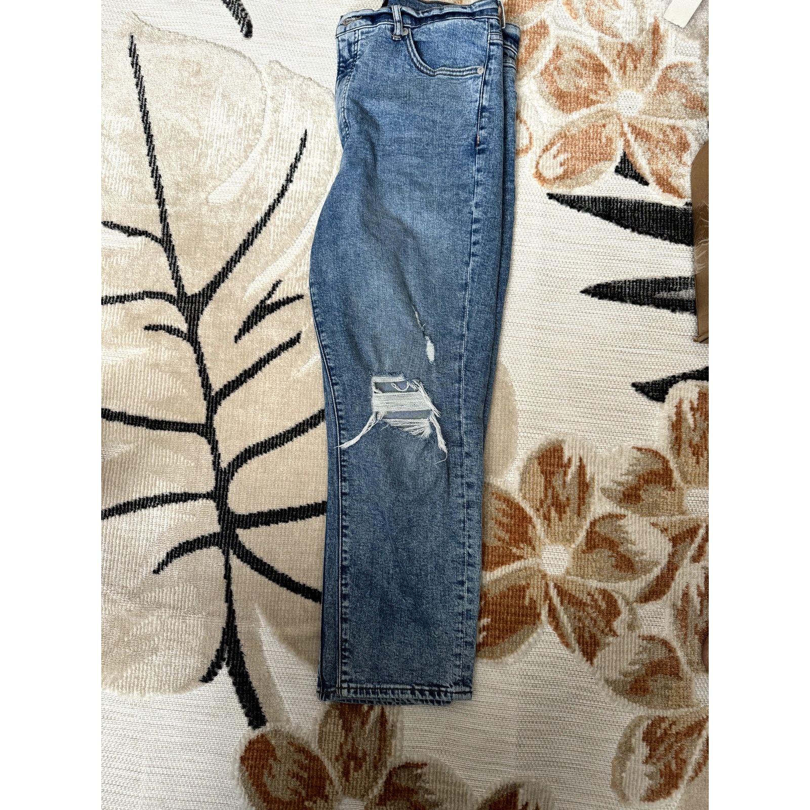 Express Express High waisted mom jean distressed 8R Size 26" / US 2 / IT 38 - 3 Thumbnail