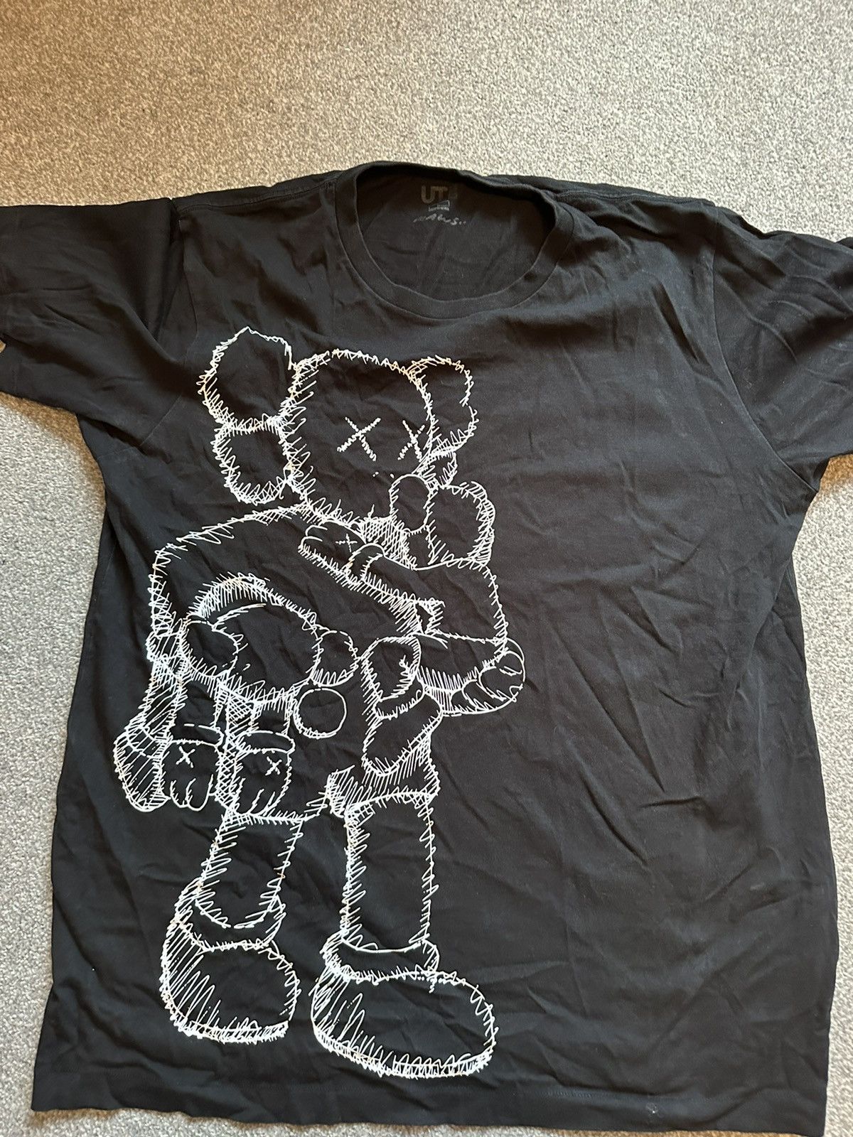 Kaws Kaws/Uniqlo Size US L / EU 52-54 / 3 - 1 Thumbnail