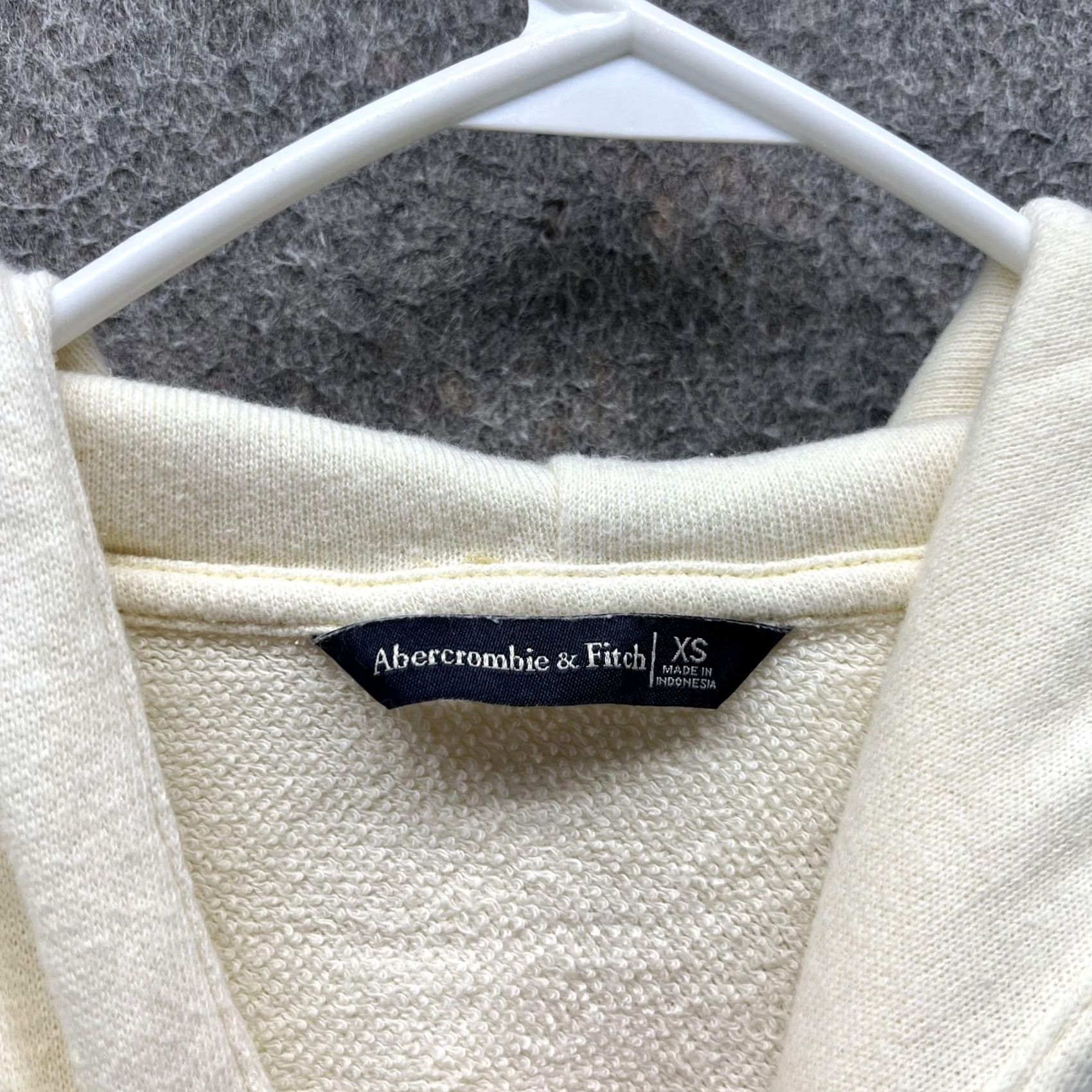 Abercrombie & Fitch VINTAGE Abercrombie & Fitch Hoodie Womens XS Cream Cropped Raw Hem Long Sleeve Size XS / US 0-2 / IT 36-38 - 3 Thumbnail