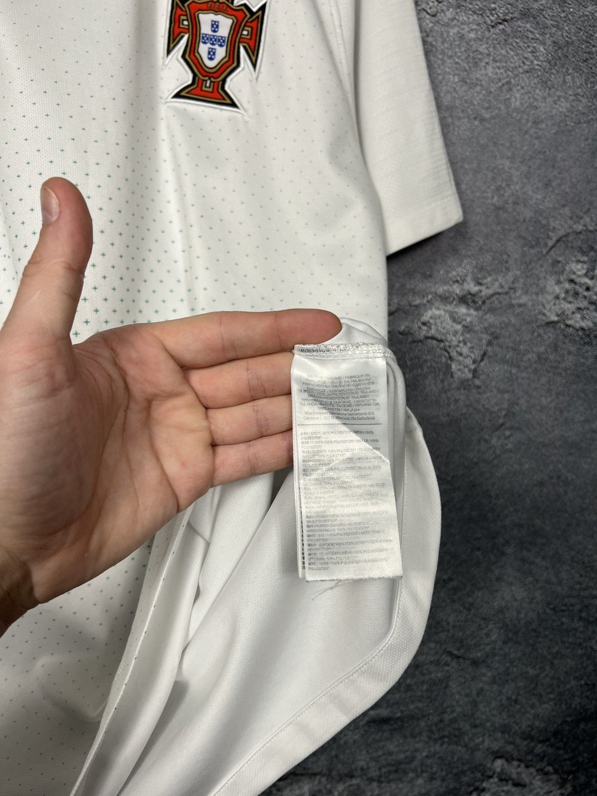 Nike Vintage Nike Portugal 2018 Away Jersey T-shirt Size L Size US L / EU 52-54 / 3 - 8 Thumbnail