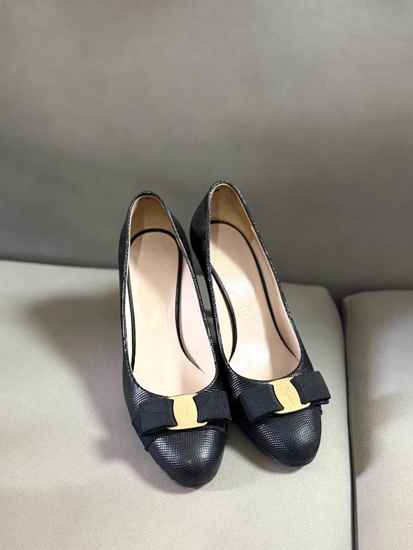 Salvatore Ferragamo Ferragamo Patent Leather High Heels。 Ｑ20 Size US 7 / IT 37 - 1 Thumbnail