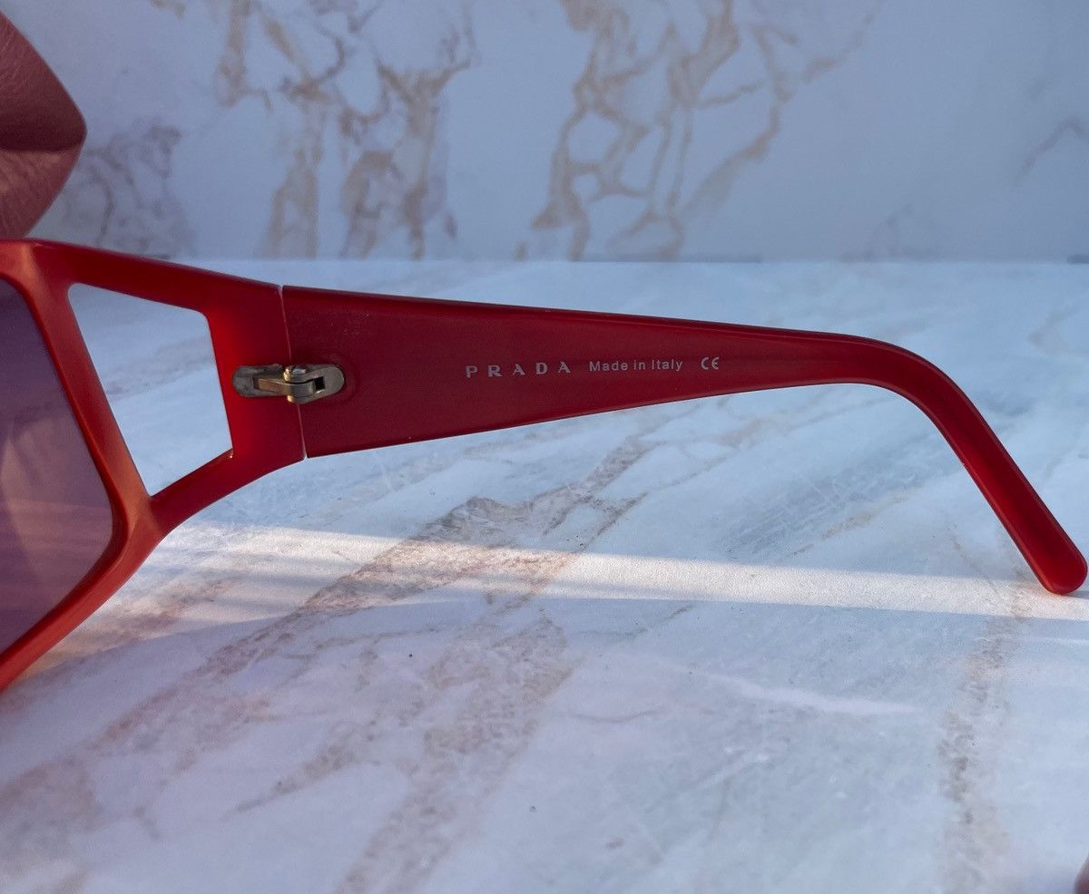 Prada Prada vintage red sunglasses SPR01F Size ONE SIZE - 5 Thumbnail