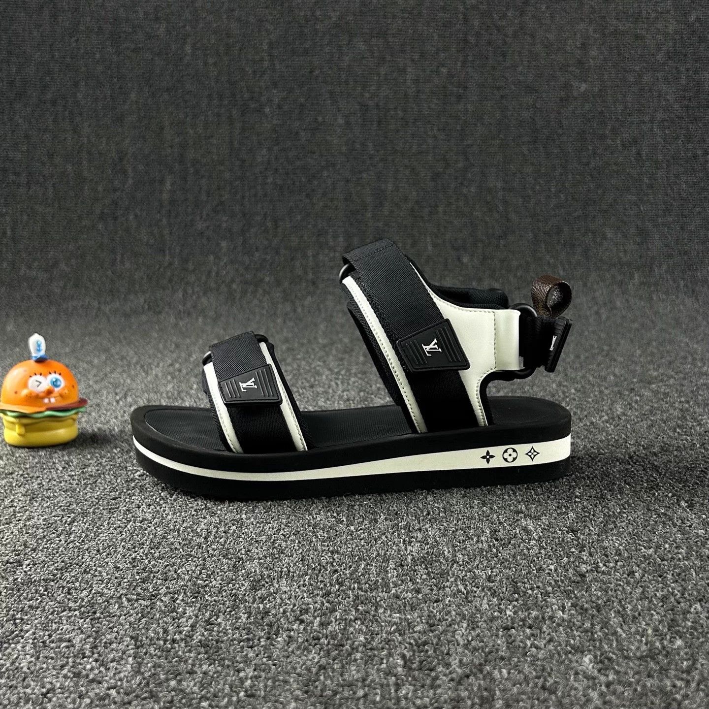Louis Vuitton Louis Vuitton Velcro black 35 sandals Size US 4 / IT 34 - 3 Thumbnail